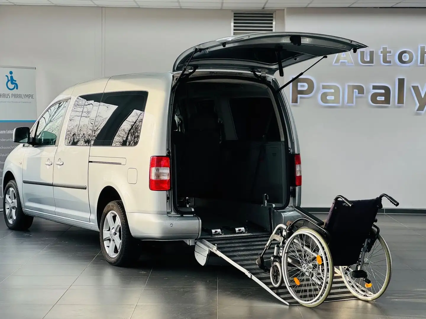 Volkswagen Caddy Maxi 1.9 TDI Rollstuhlgerecht-Rampe Срібний - 1