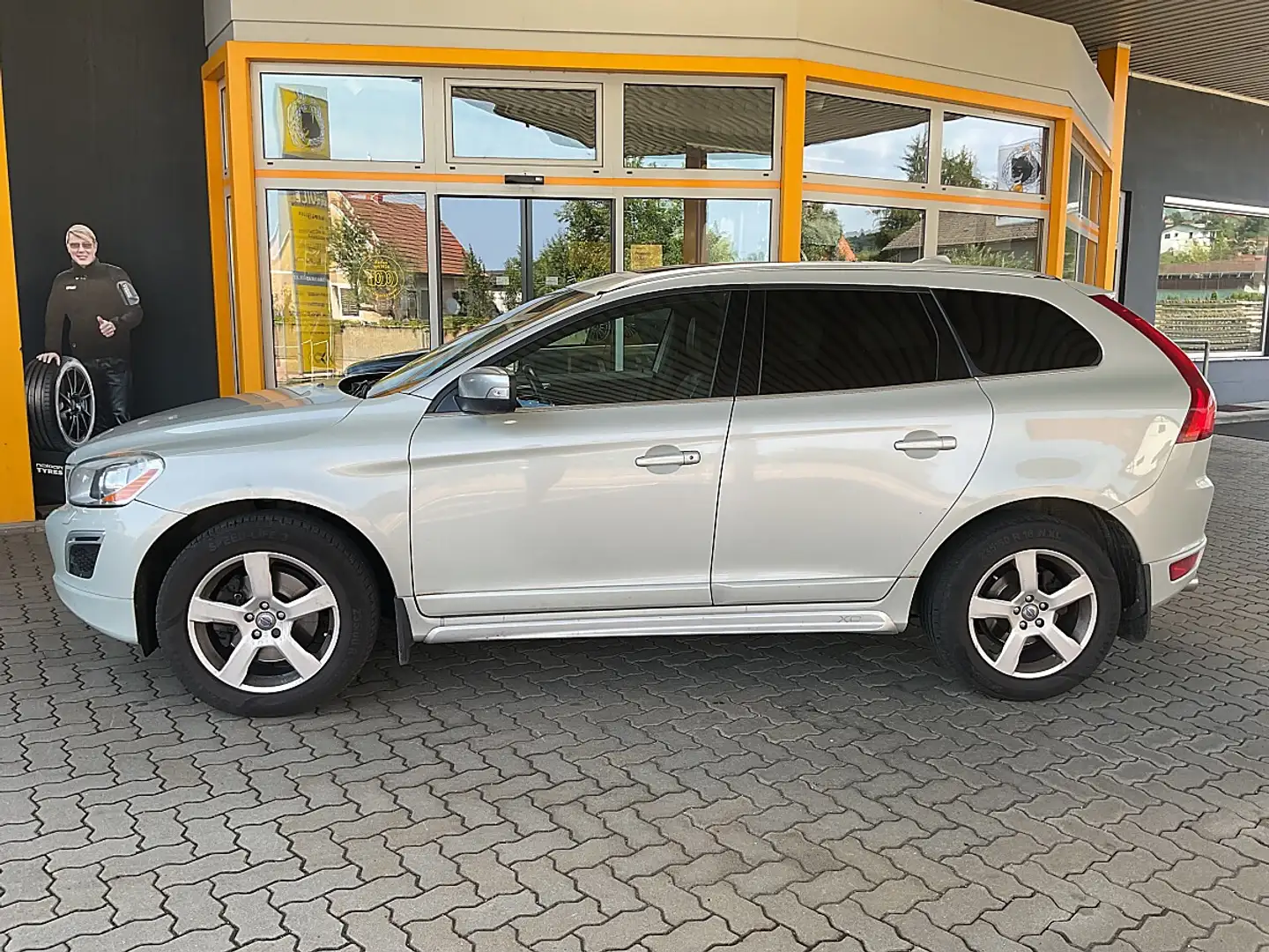Volvo XC60 D4 AWD R-Design**OHNE-PICKERL** Weiß - 2