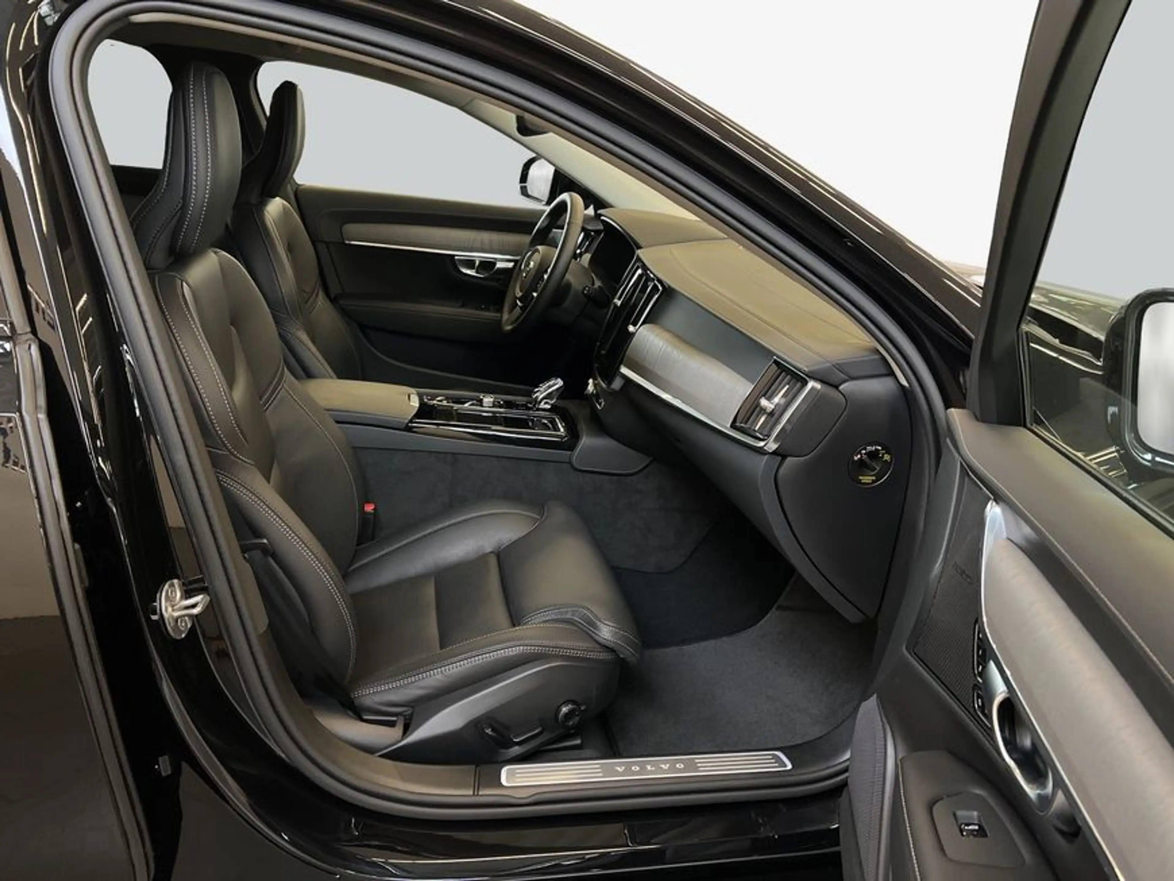 Volvo V90 T8 AWD Plus-Dark Nappaleder m. Sitzbelüftung R — photo 13