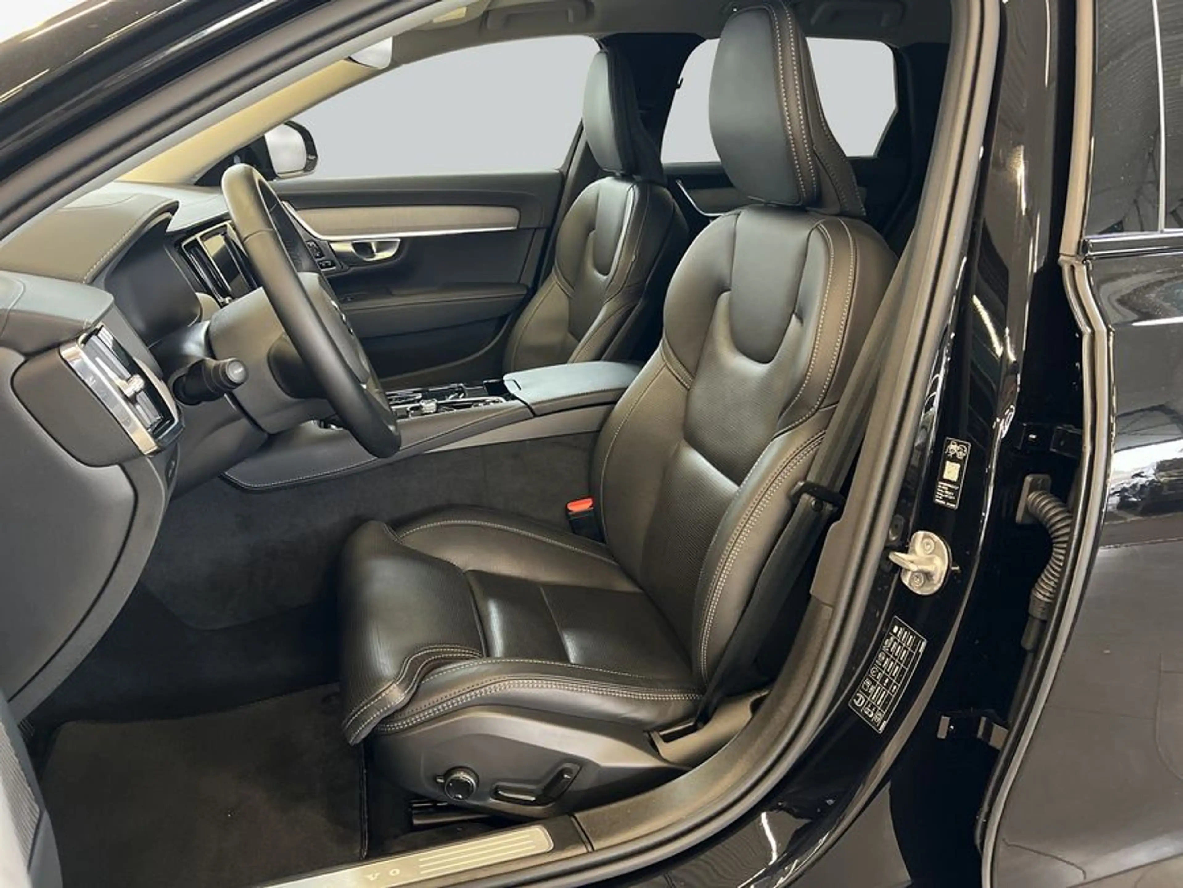 Volvo V90 T8 AWD Plus-Dark Nappaleder m. Sitzbelüftung R — photo 11