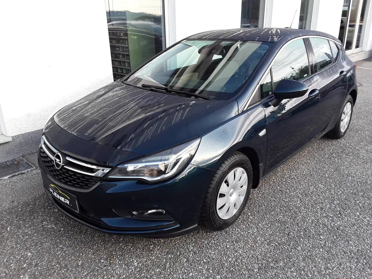 Opel Astra Innovation Grün - 1