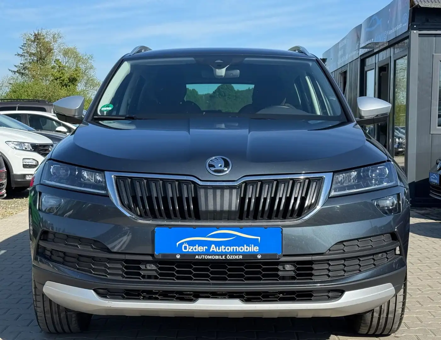 Skoda Karoq Scout 4x4+Finanzierung+Garantie+ Grau - 2