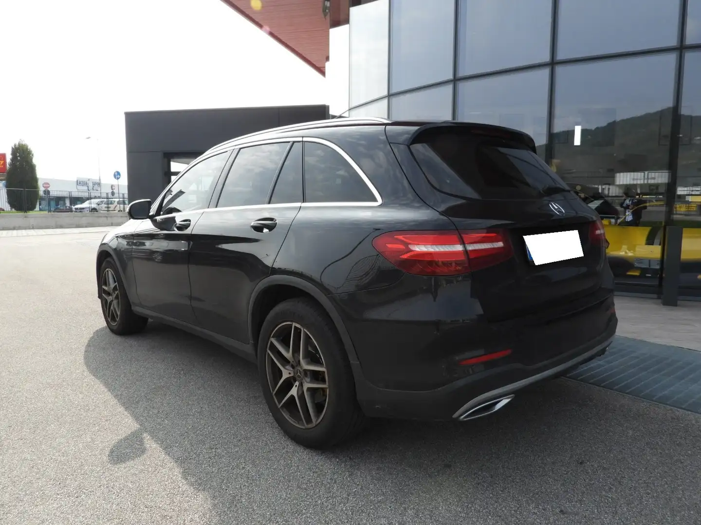 Mercedes-Benz GLC 250 MERCEDES BENZ GLC 250D PREMIUM 4MATIC AUTO (2019) Zwart - 2