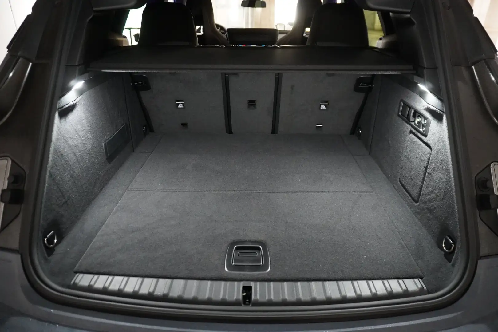 BMW iX xDrive50 Grau - 2