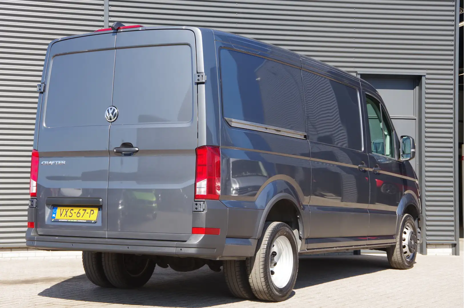 Volkswagen Crafter 50 2.0 TDI L3H2 (L2H1) B-RIJBEWIJS 177PK AUT. 3.5T Grijs - 2