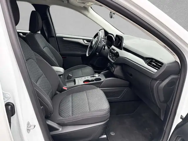 Ford Kuga view 3
