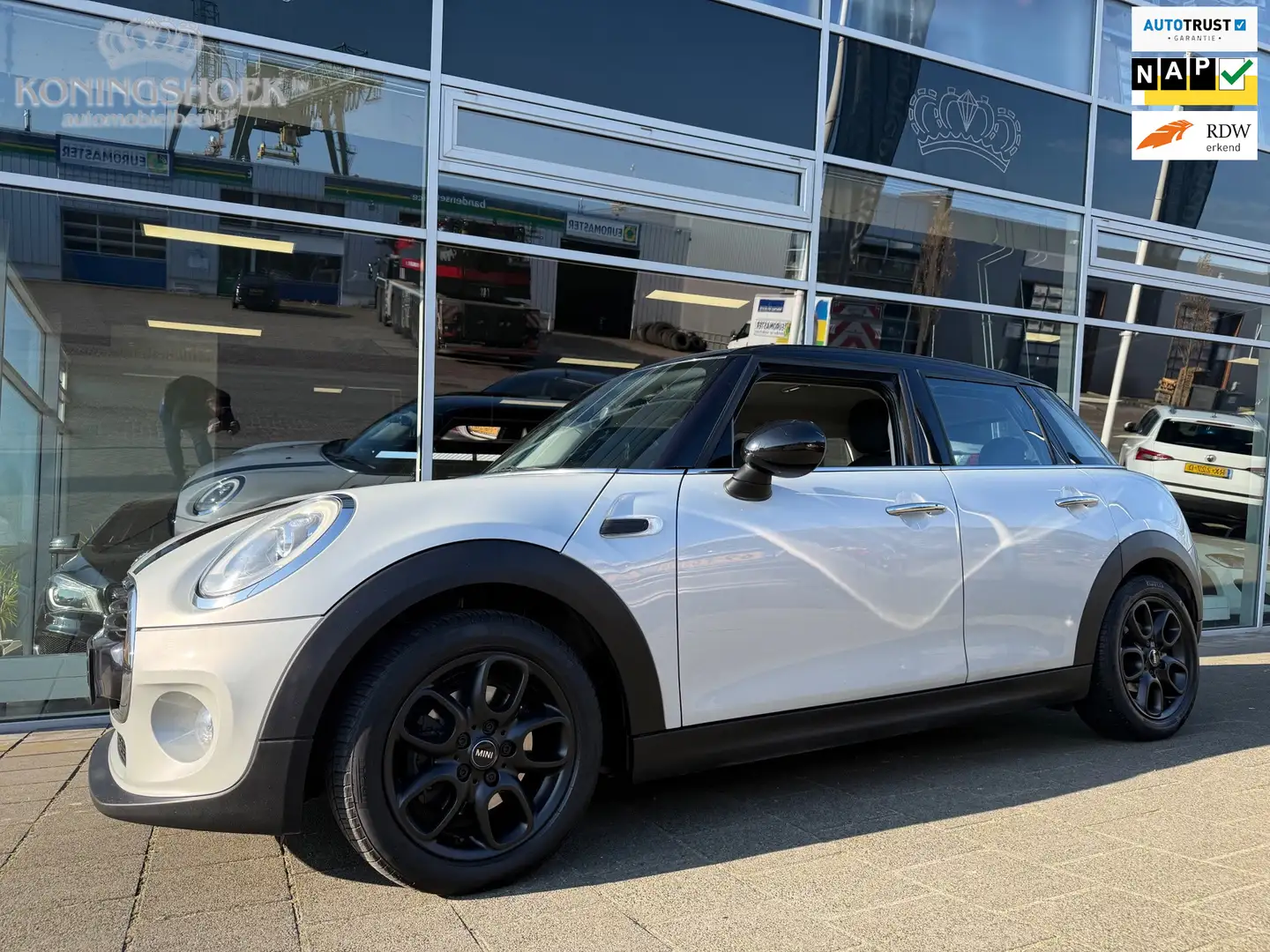 MINI Cooper 1.5 Pepper Serious Business Silber - 1