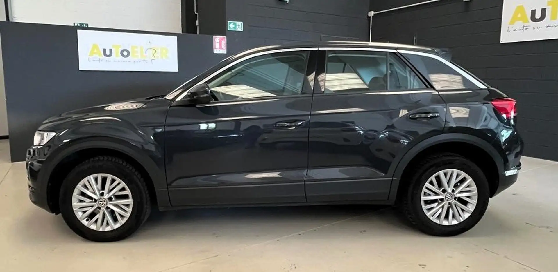 Volkswagen T-Roc 1.6 tdi Business Grijs - 2