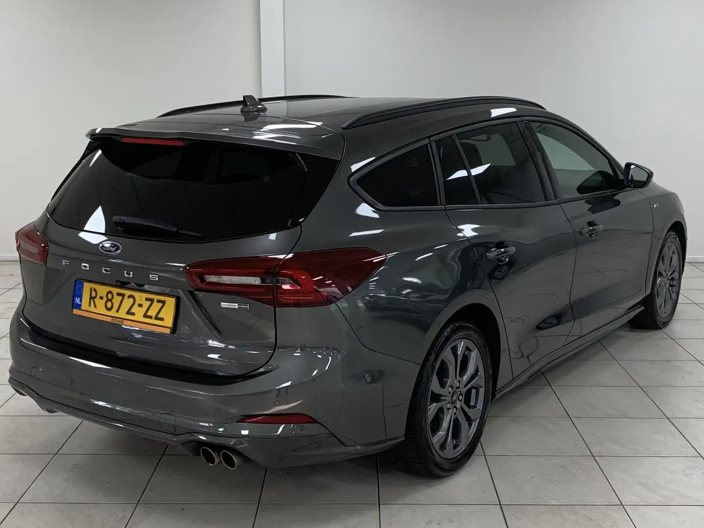 Ford Focus Wagon 1.0 EcoBoost Hybrid 125 ST Line | Achteruitr Gris - 2
