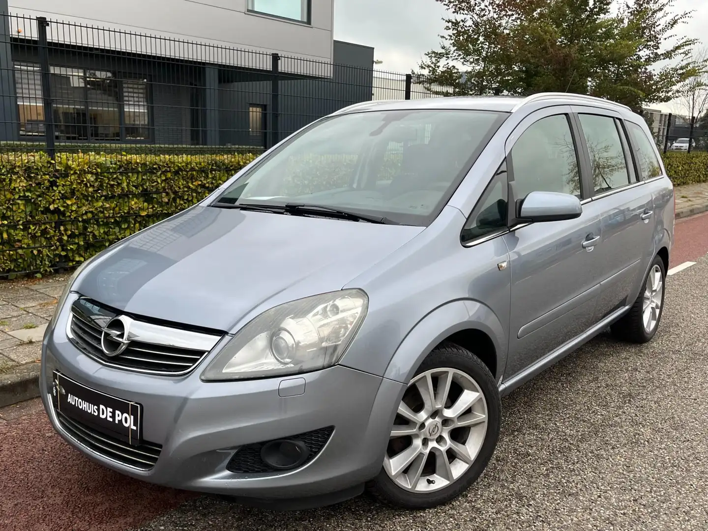 Opel Zafira 1.8 Edition Navi Cruise/Climate-control Trekhaak Grau - 1