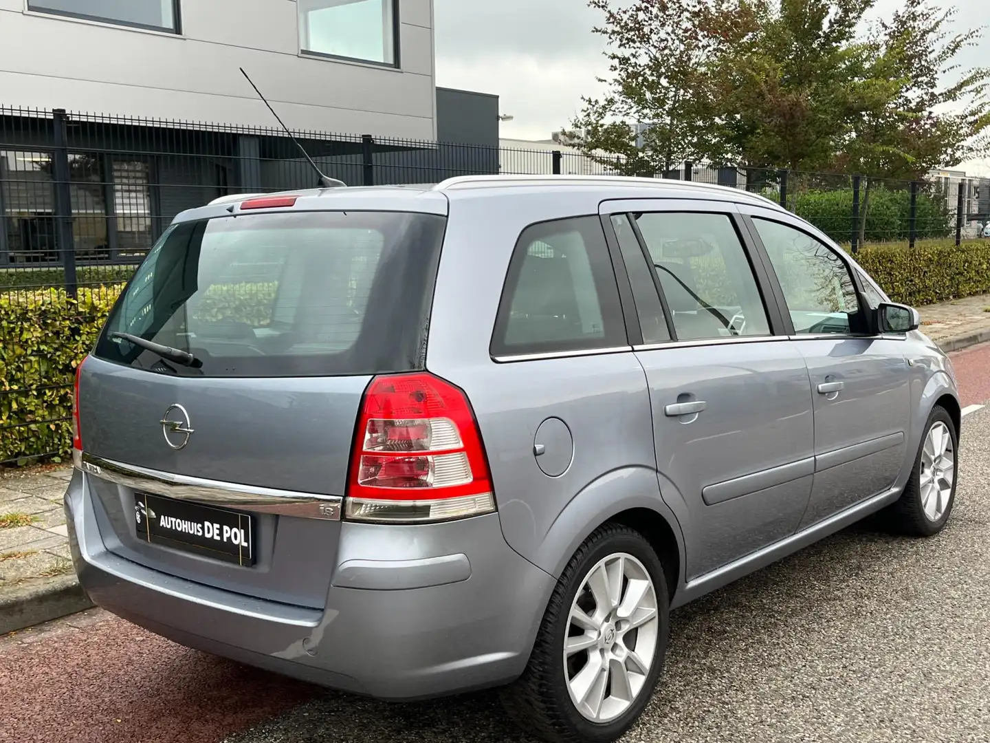 Opel Zafira 1.8 Edition Navi Cruise/Climate-control Trekhaak Grau - 2