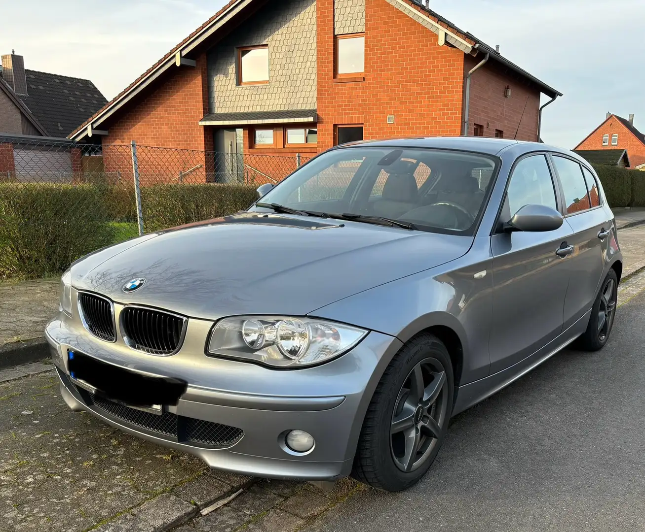 BMW 118 Erbstück in gepflegtem Zustand Grau - 1