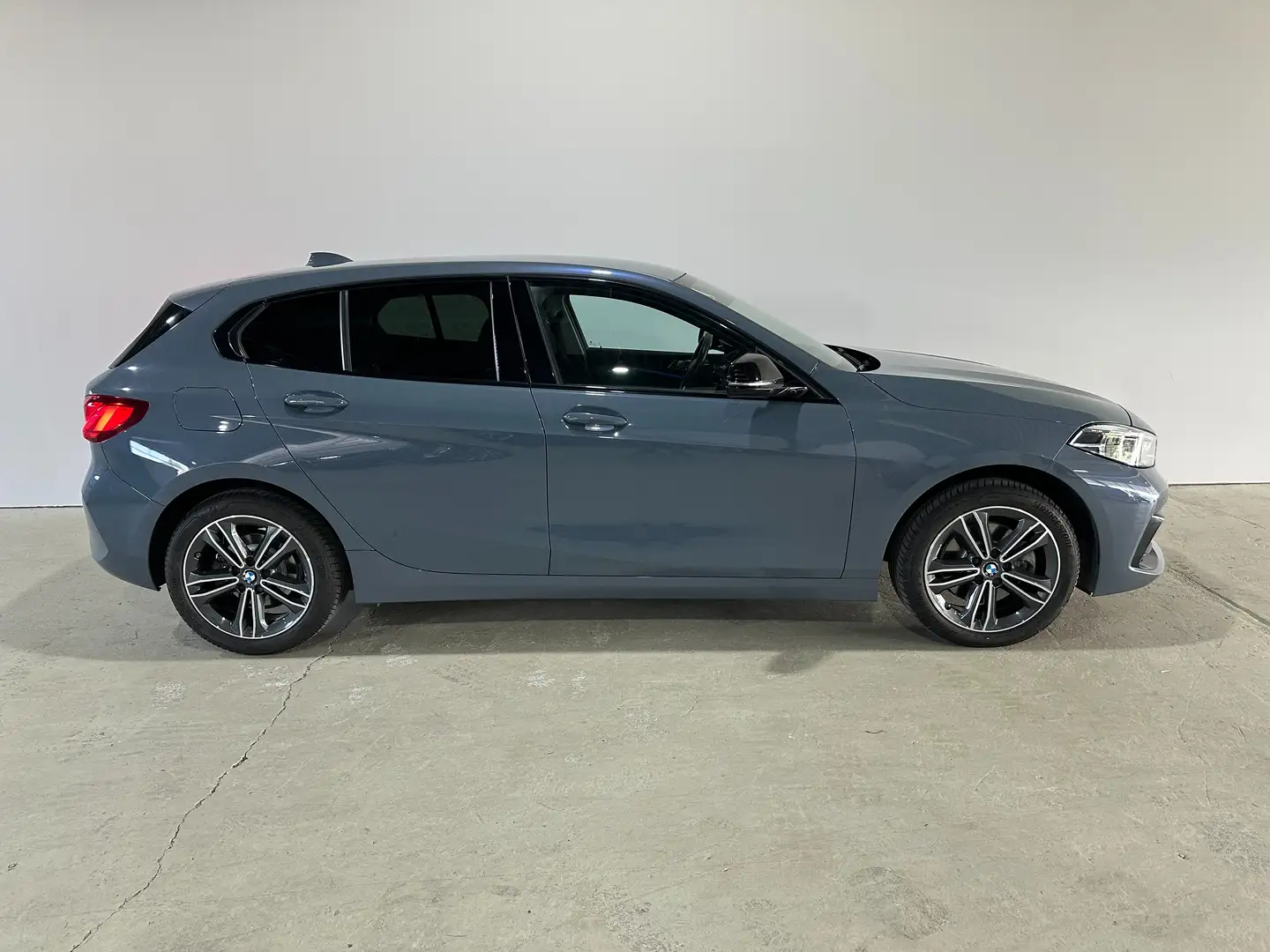BMW 118 118i Sport Line | LED | PDC | HiFi | Shadow | Navi Grau - 2