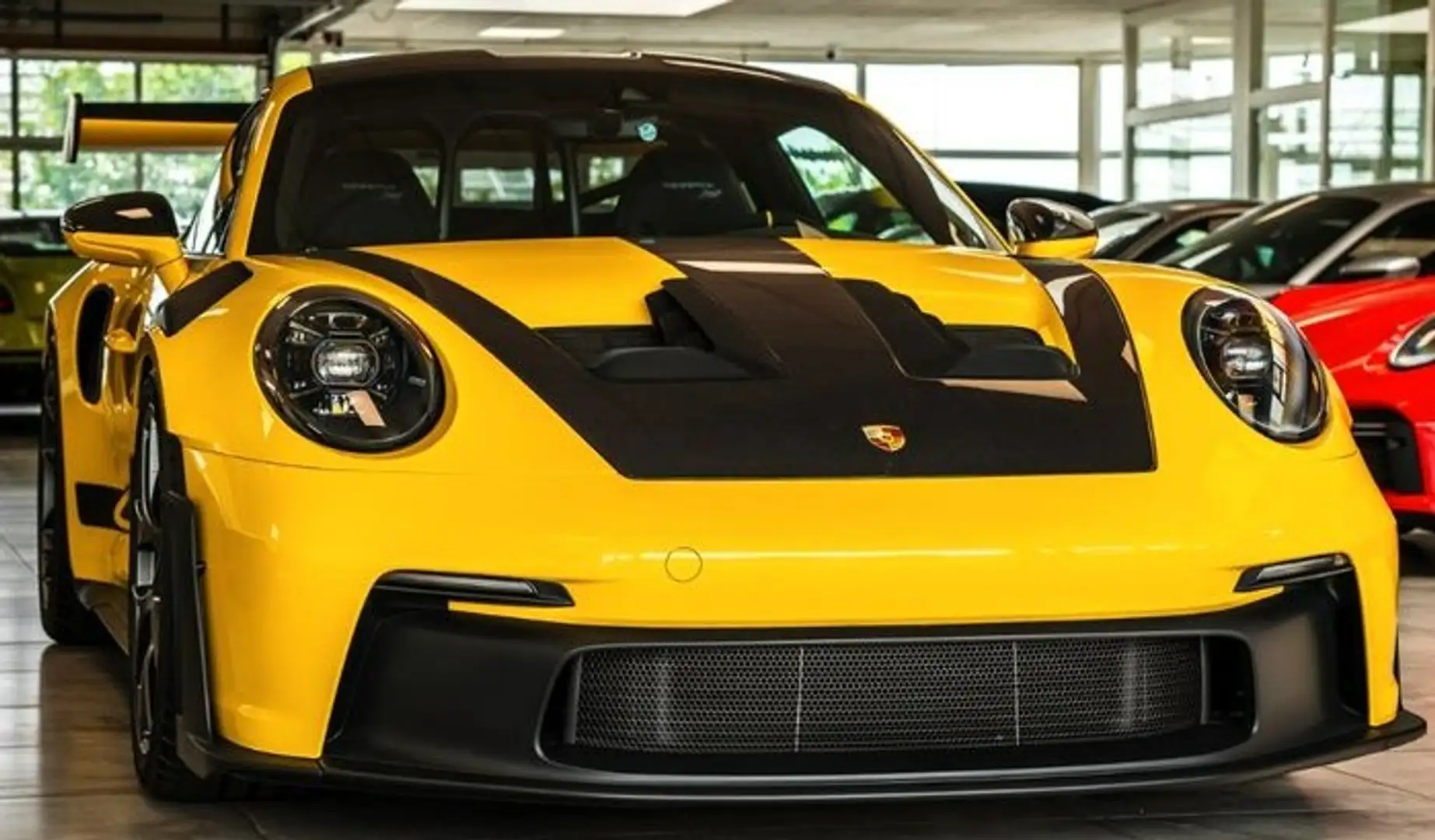 Porsche 992 GT3 RS Amarillo - 2