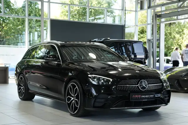 Mercedes-Benz 300 view 5