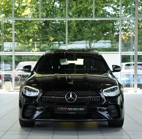 Mercedes-Benz 300 view 3