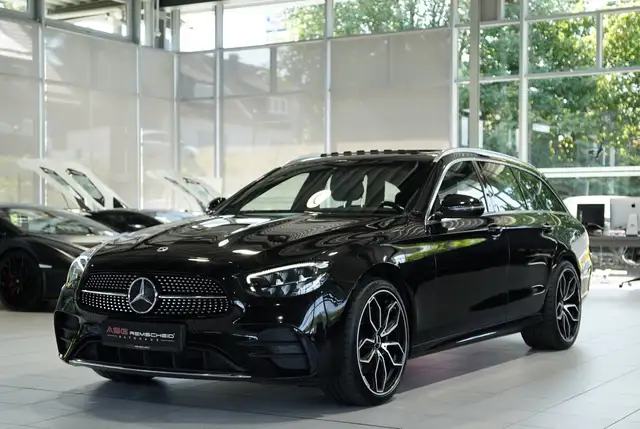 Mercedes-Benz 300 view 4