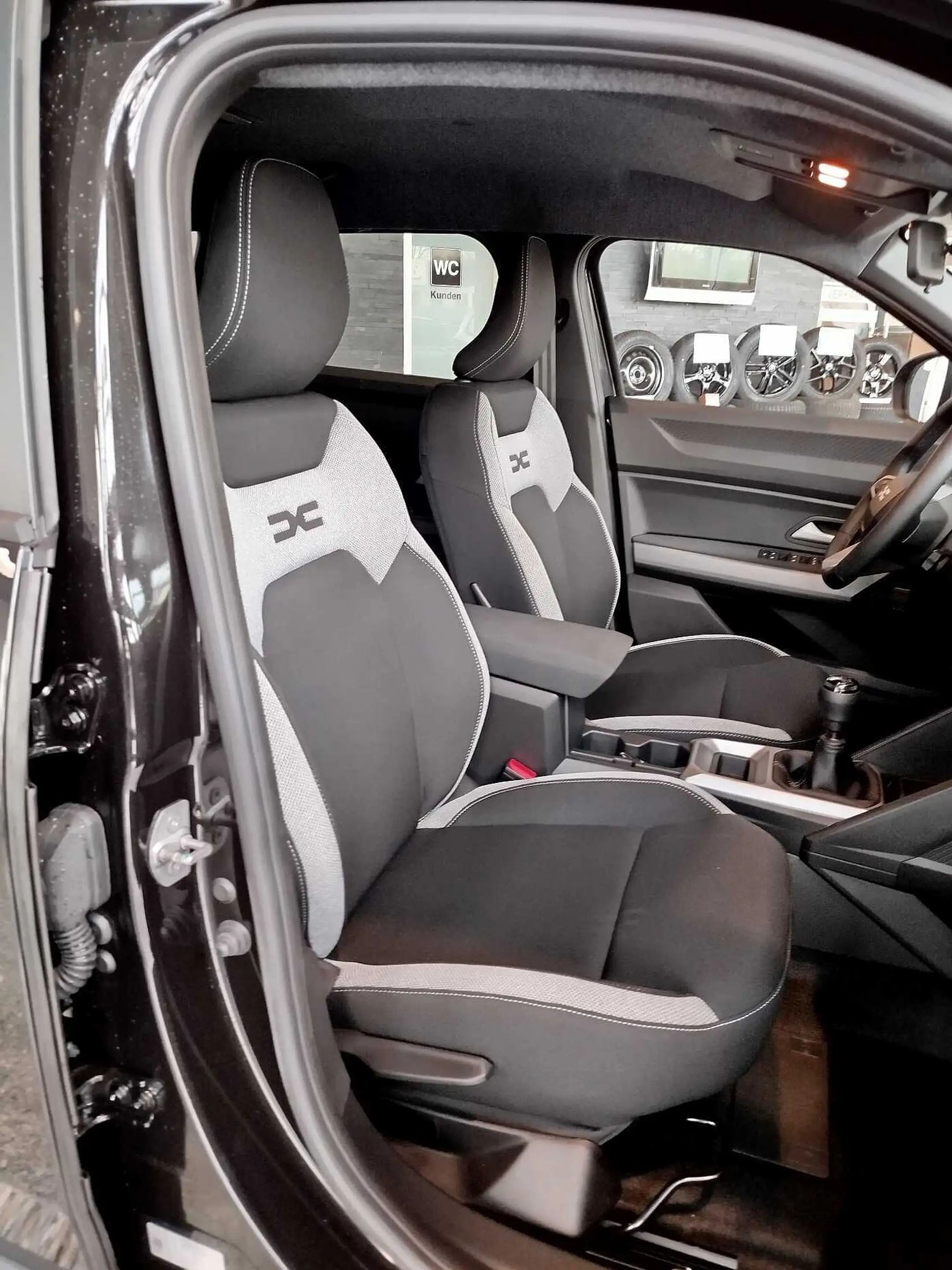 Dacia Duster Journey mild Hybrid 140 AHK/Winter+Paket — photo 10