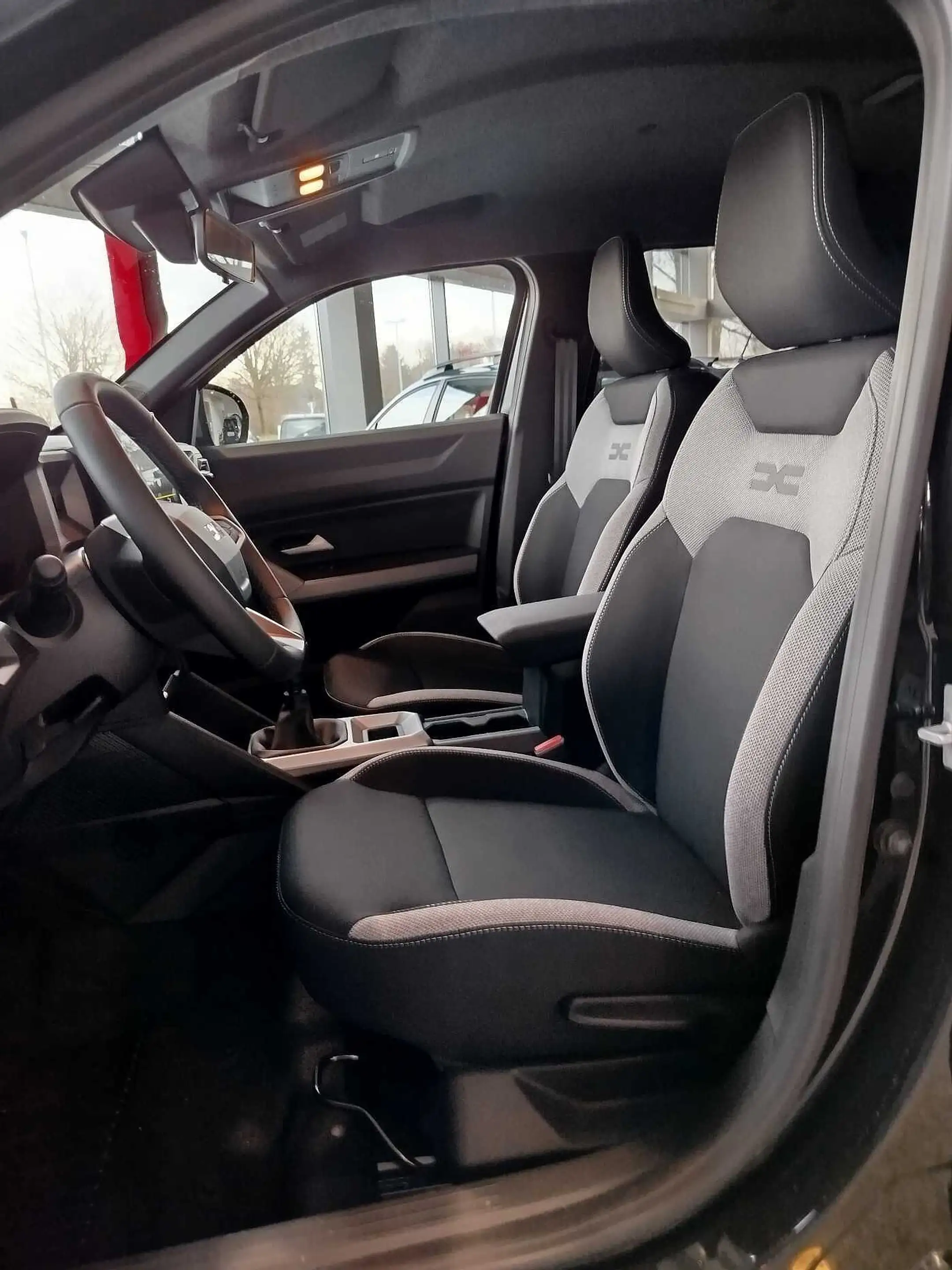 Dacia Duster Journey mild Hybrid 140 AHK/Winter+Paket — photo 9
