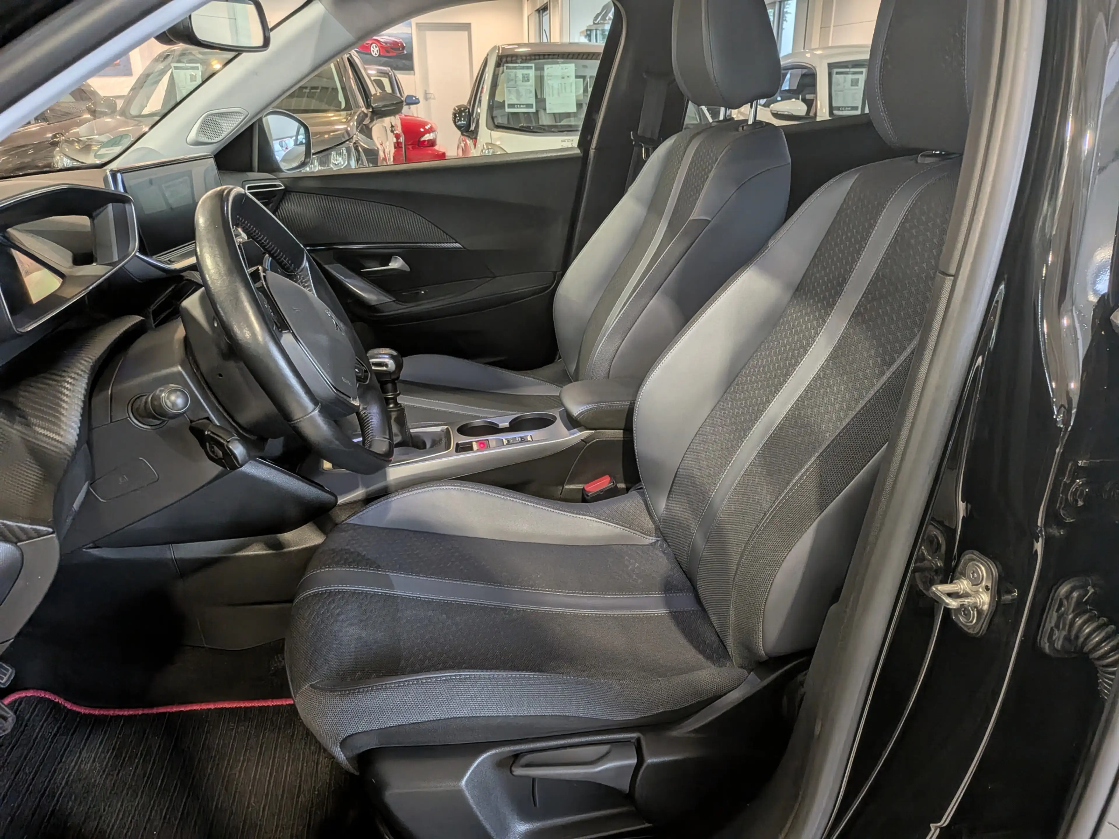 Peugeot 2008 1.2 PureTech Allure Carplay, Cruise Control, Verke — photo 6