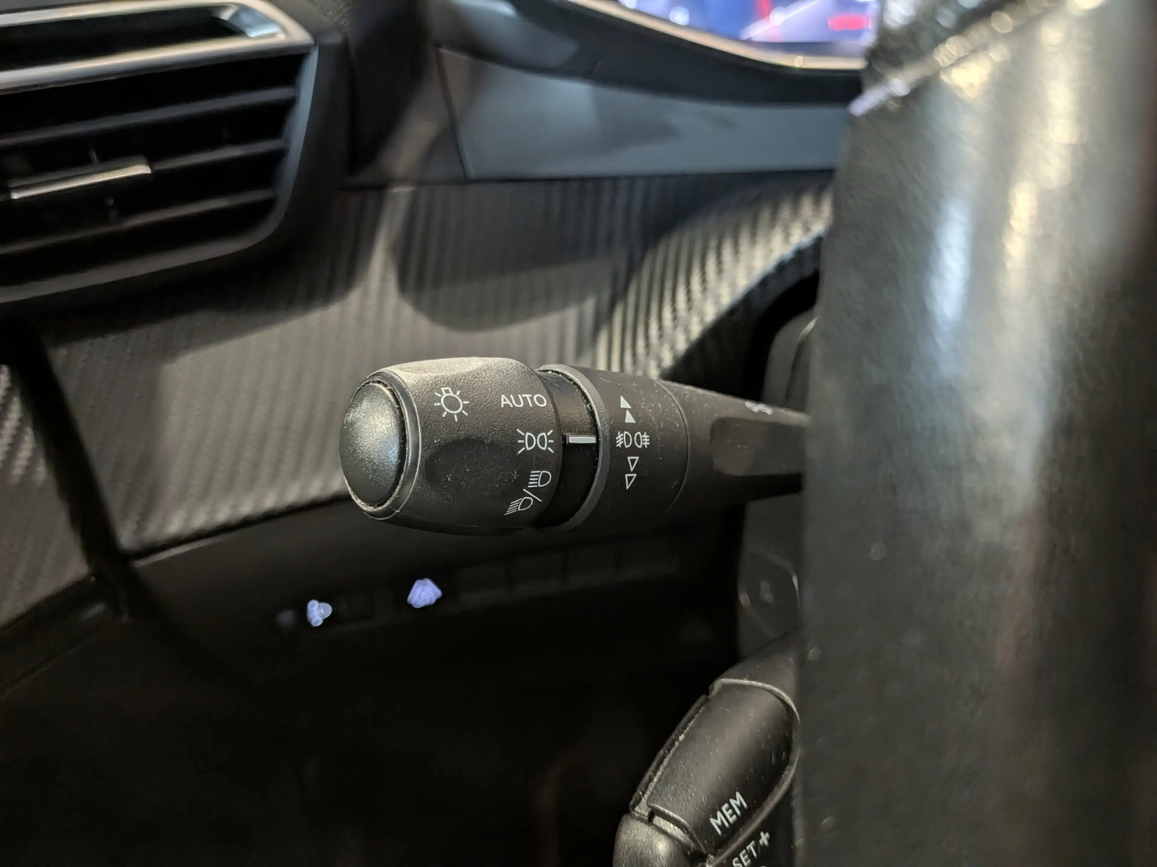 Peugeot 2008 1.2 PureTech Allure Carplay, Cruise Control, Verke — photo 14