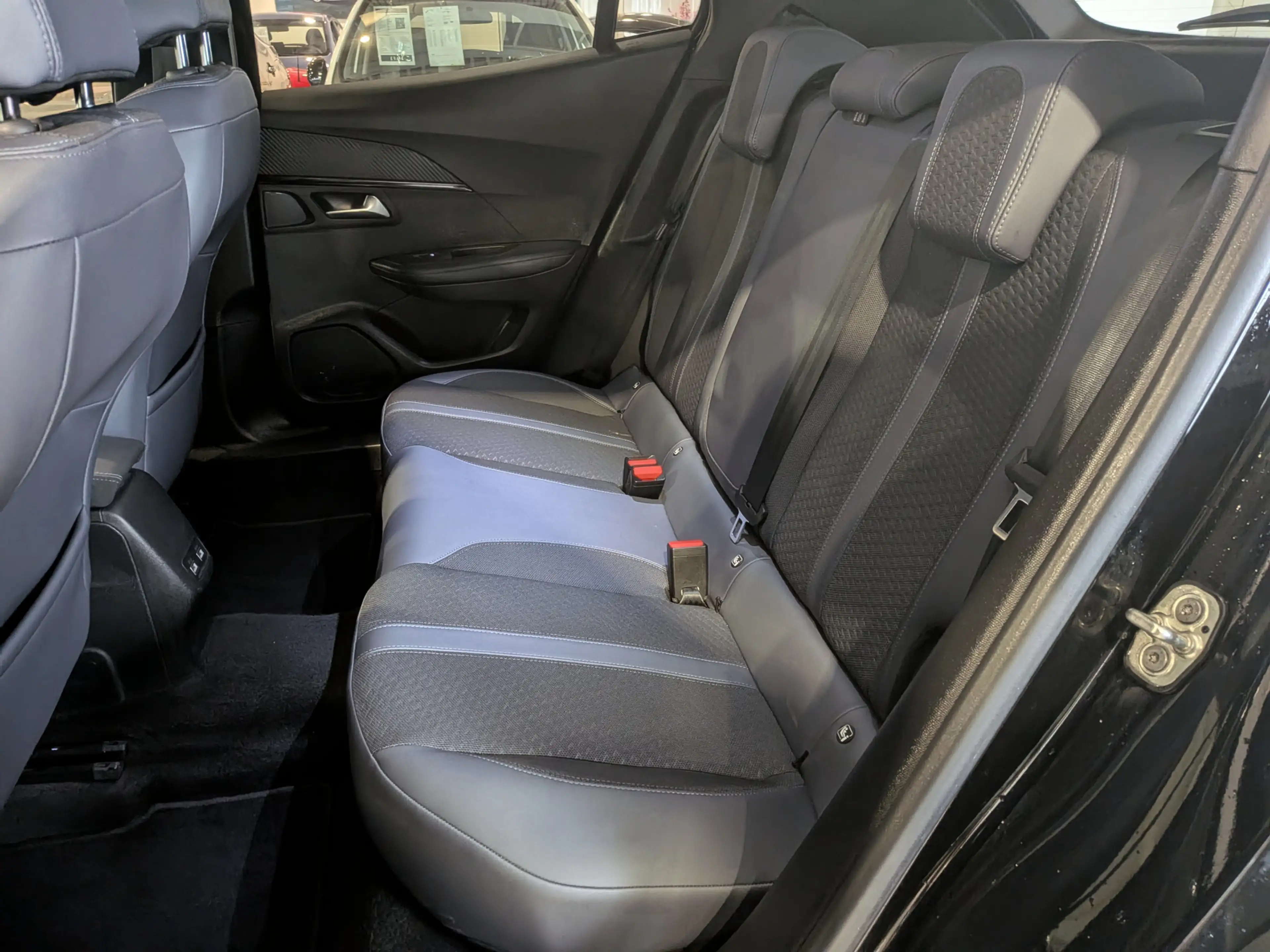 Peugeot 2008 1.2 PureTech Allure Carplay, Cruise Control, Verke — photo 7