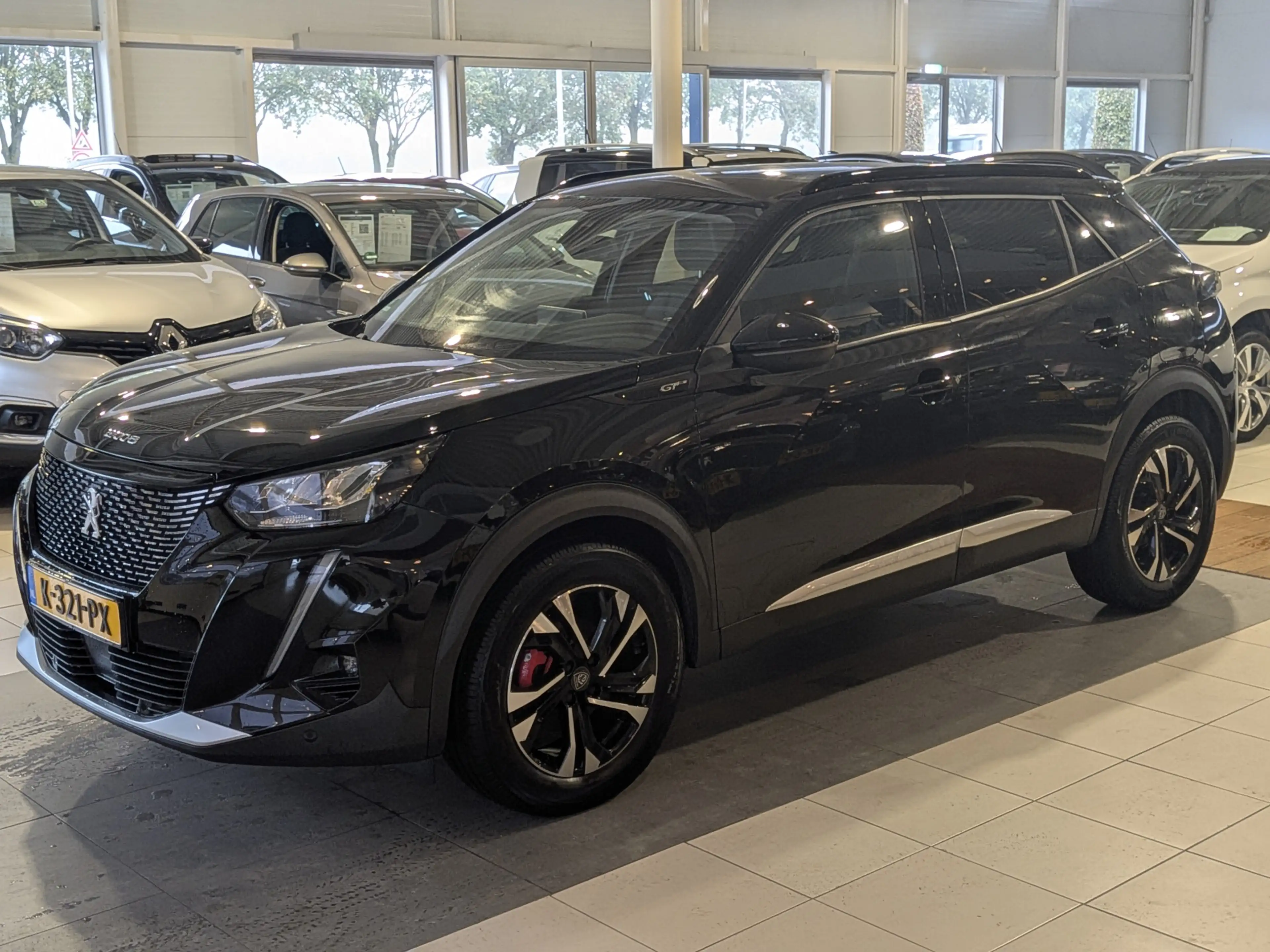 Peugeot 2008 1.2 PureTech Allure Carplay, Cruise Control, Verke — photo 2