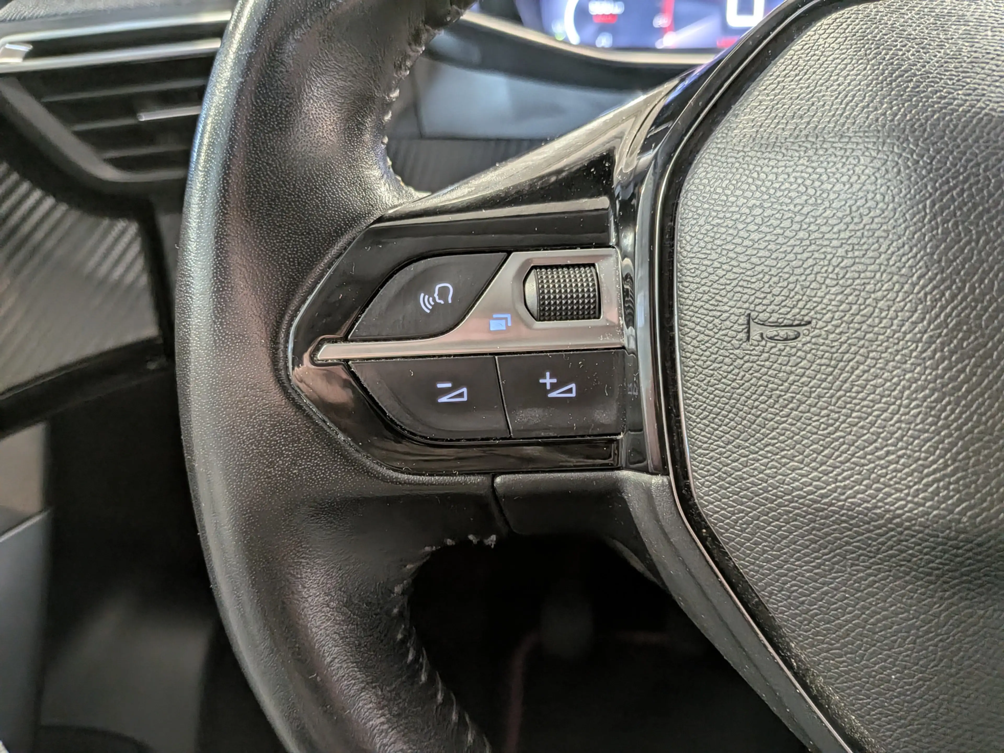 Peugeot 2008 1.2 PureTech Allure Carplay, Cruise Control, Verke — photo 12