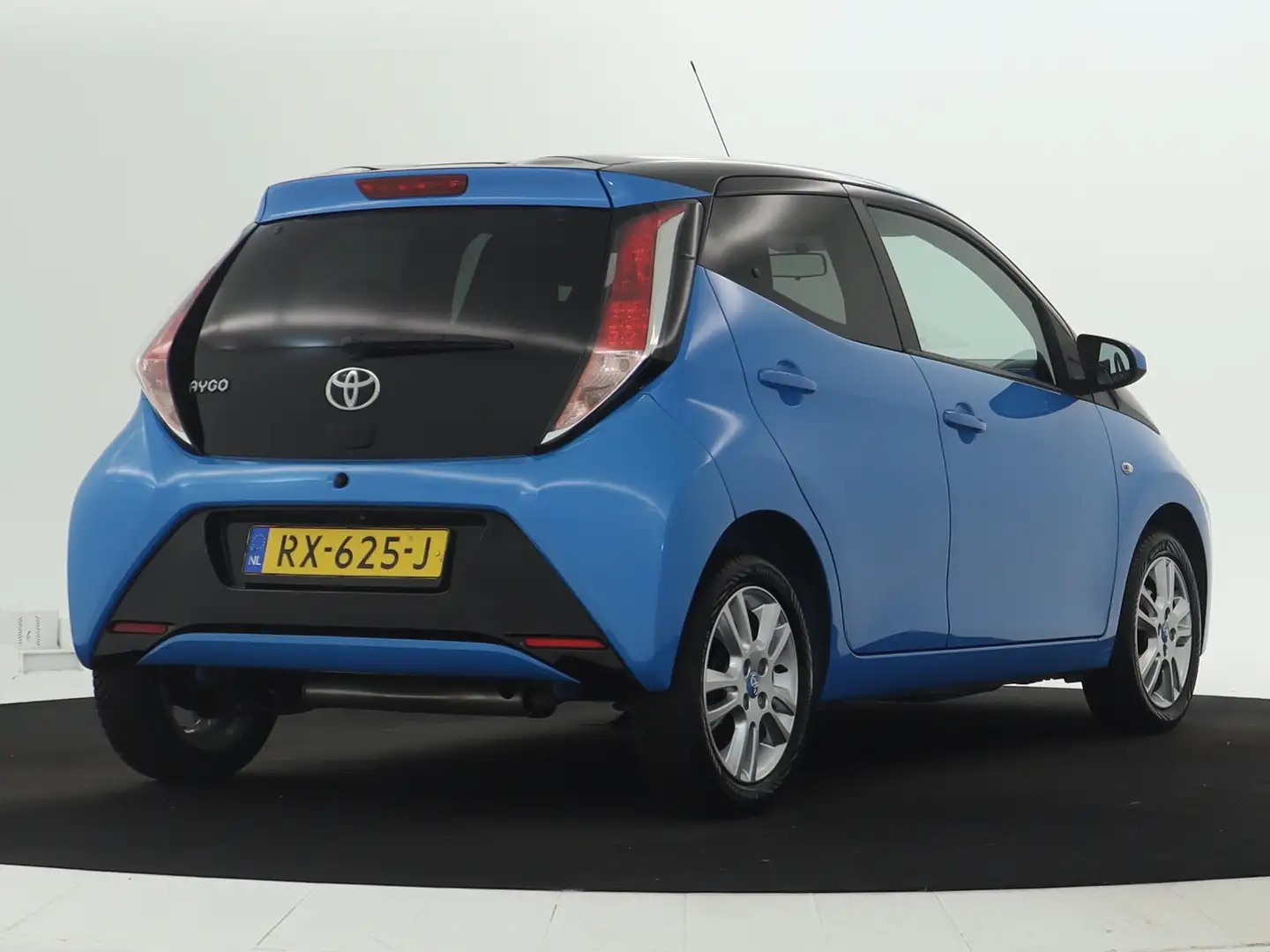 Toyota Aygo 1.0 VVT-i X-Joy | Bi-Tone | Climate Control | Bleu - 2