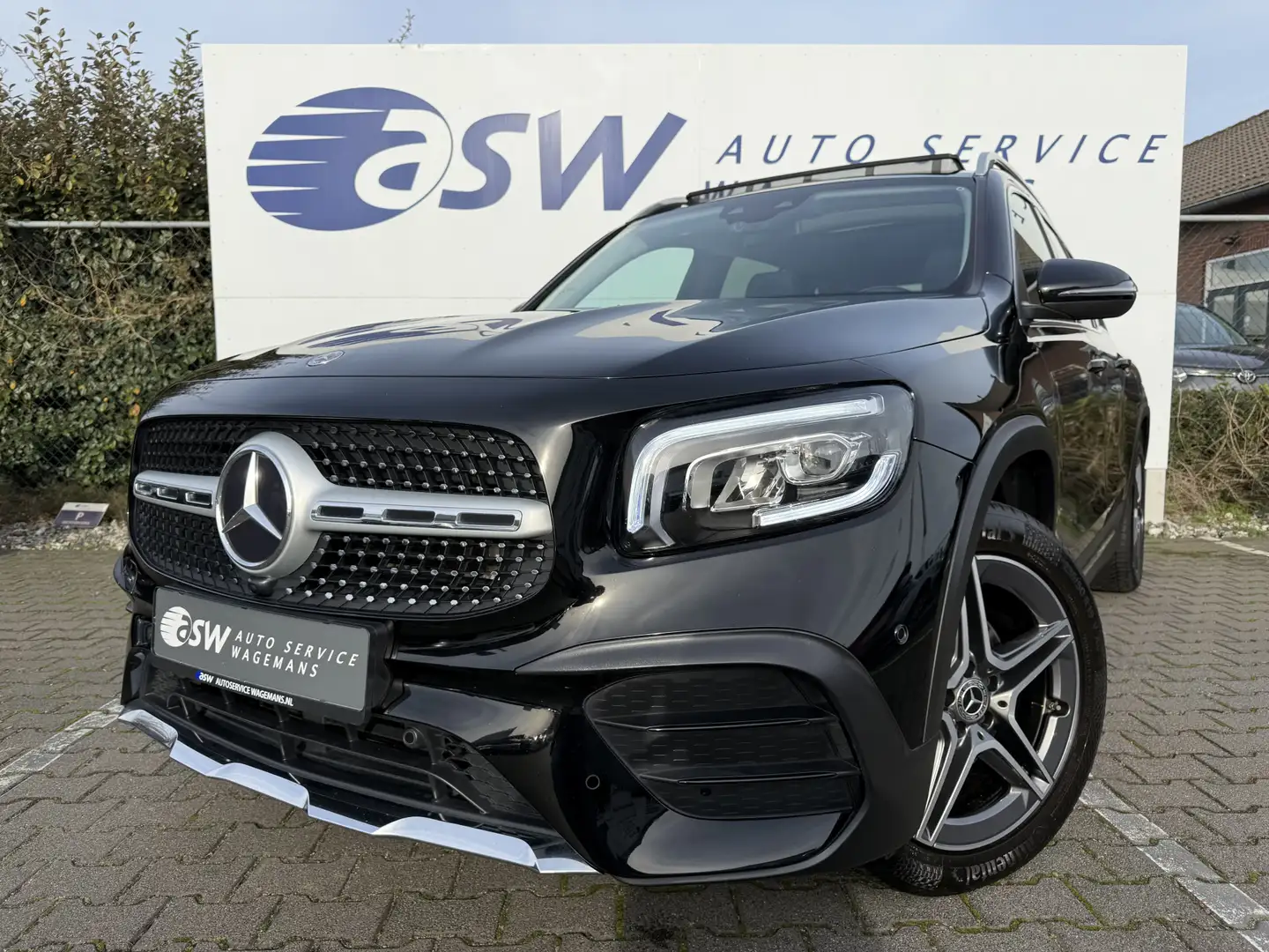 Mercedes-Benz GLB 200 Business Solution AMG | Pano | Trekhaak | Navi | C Zwart - 2