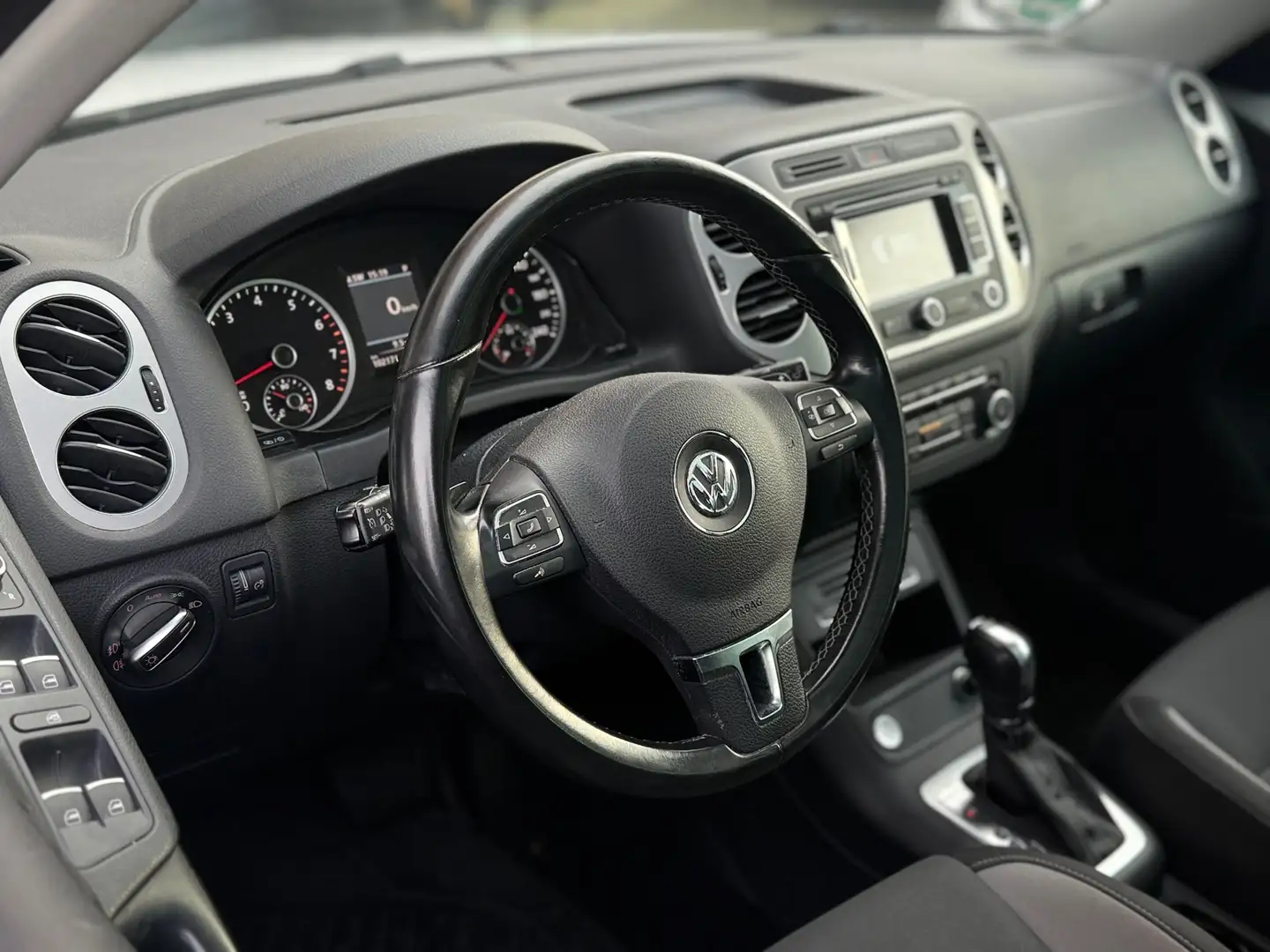 Volkswagen Tiguan 2.0 TSI Sport&Style 4Motion Trekhaak Pano Keyless Wit - 2