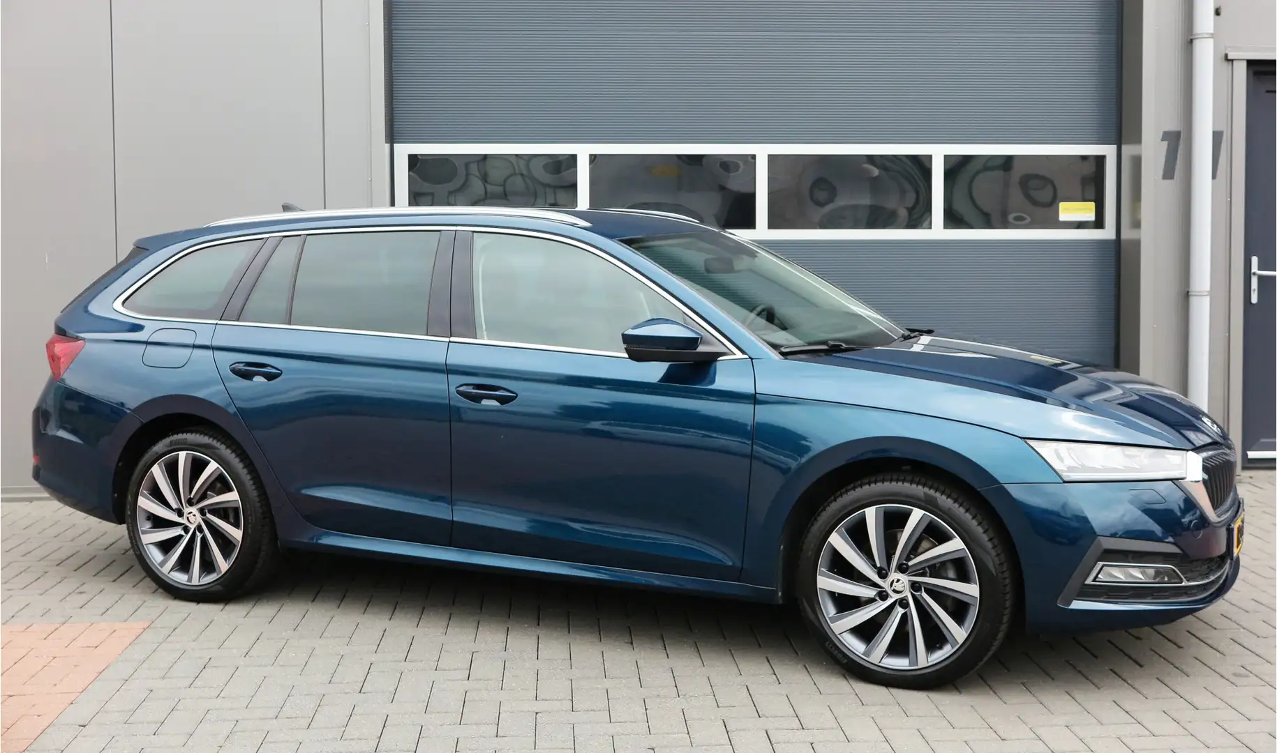 Skoda Octavia Combi 1.4 TSI iV 204PK PHEV Sportline Business ,Le Bleu - 2