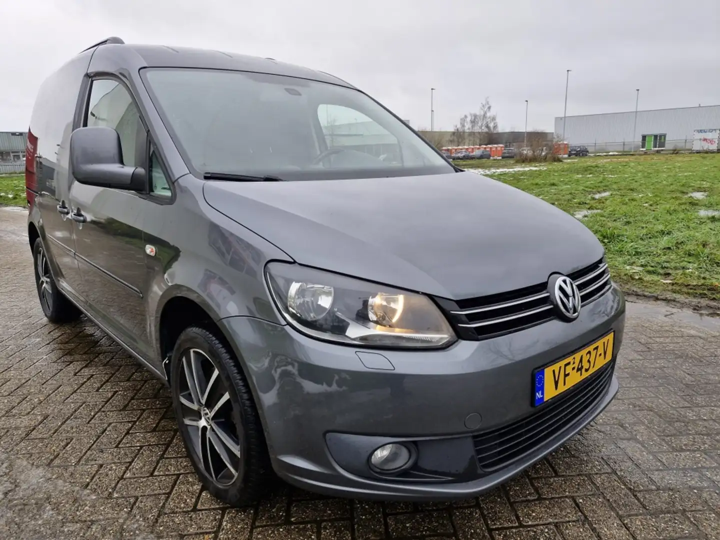 Volkswagen Caddy 2.0 TDI 30 Edition Grau - 2