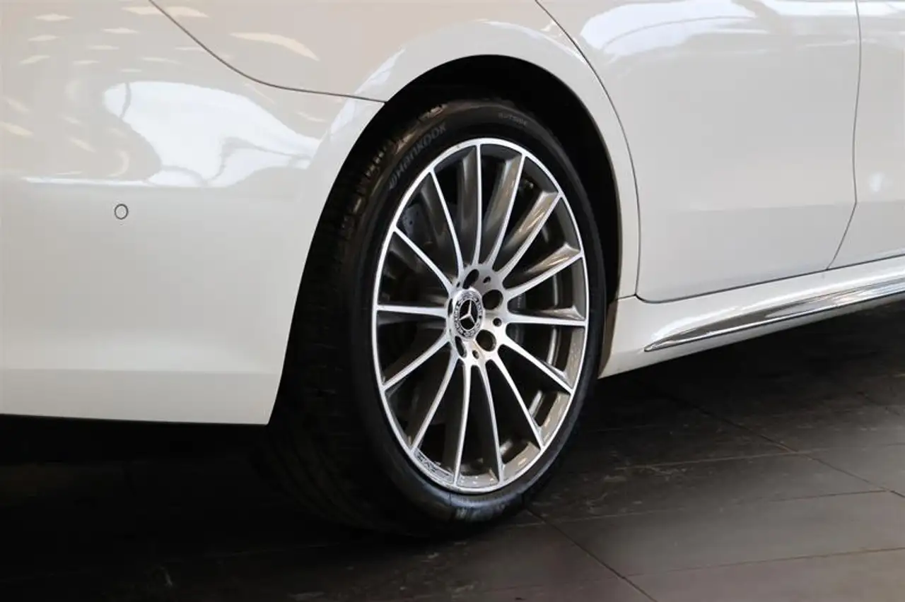 Mercedes-Benz S-Class снимка Mercedes-Benz S-Class