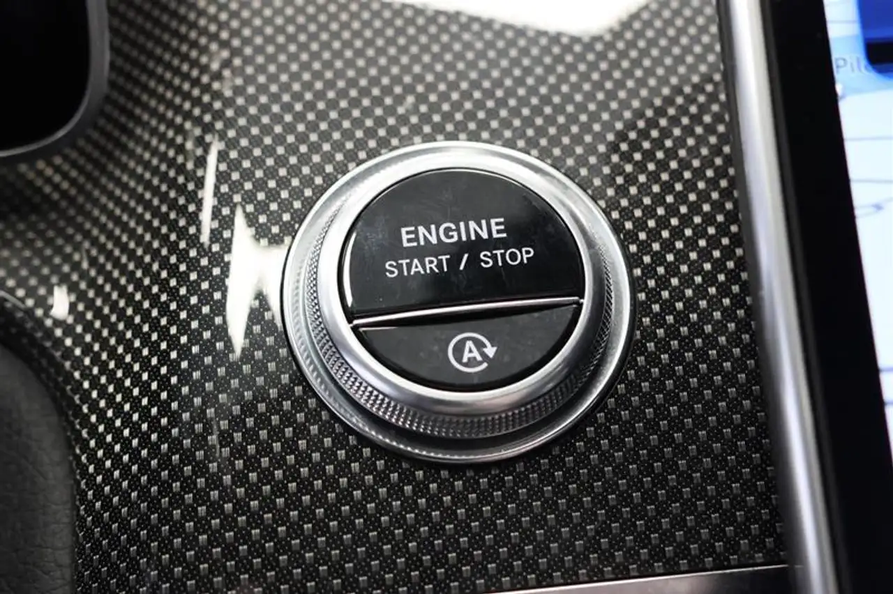 Mercedes-Benz S-Class снимка Mercedes-Benz S-Class