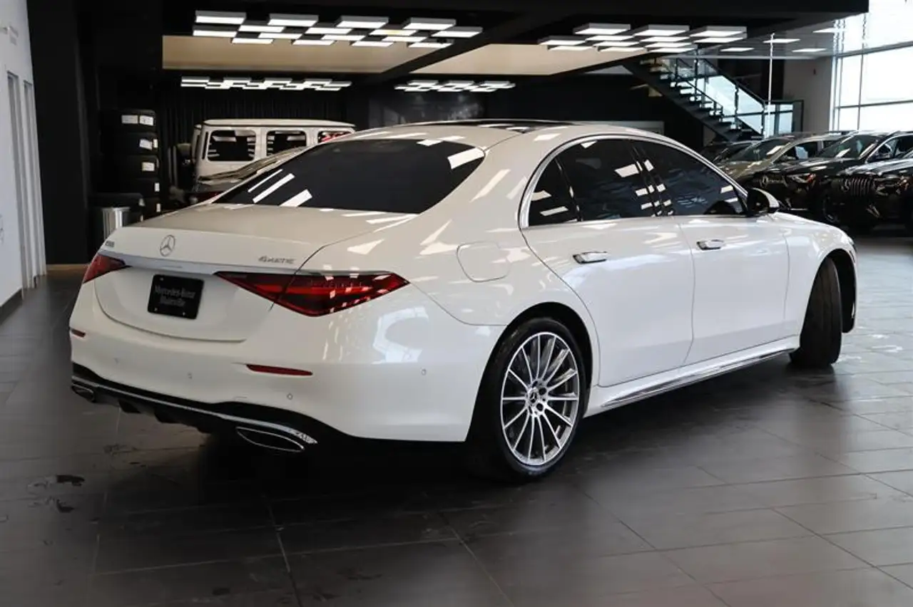Mercedes-Benz S-Class снимка Mercedes-Benz S-Class