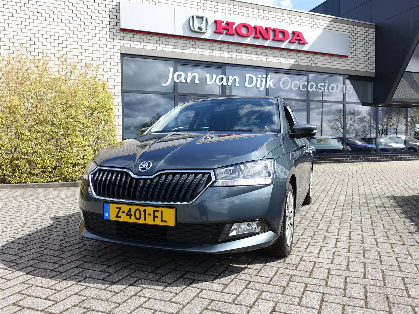 Skoda Fabia Combi 1.0 TSI LIFE Gris - 2