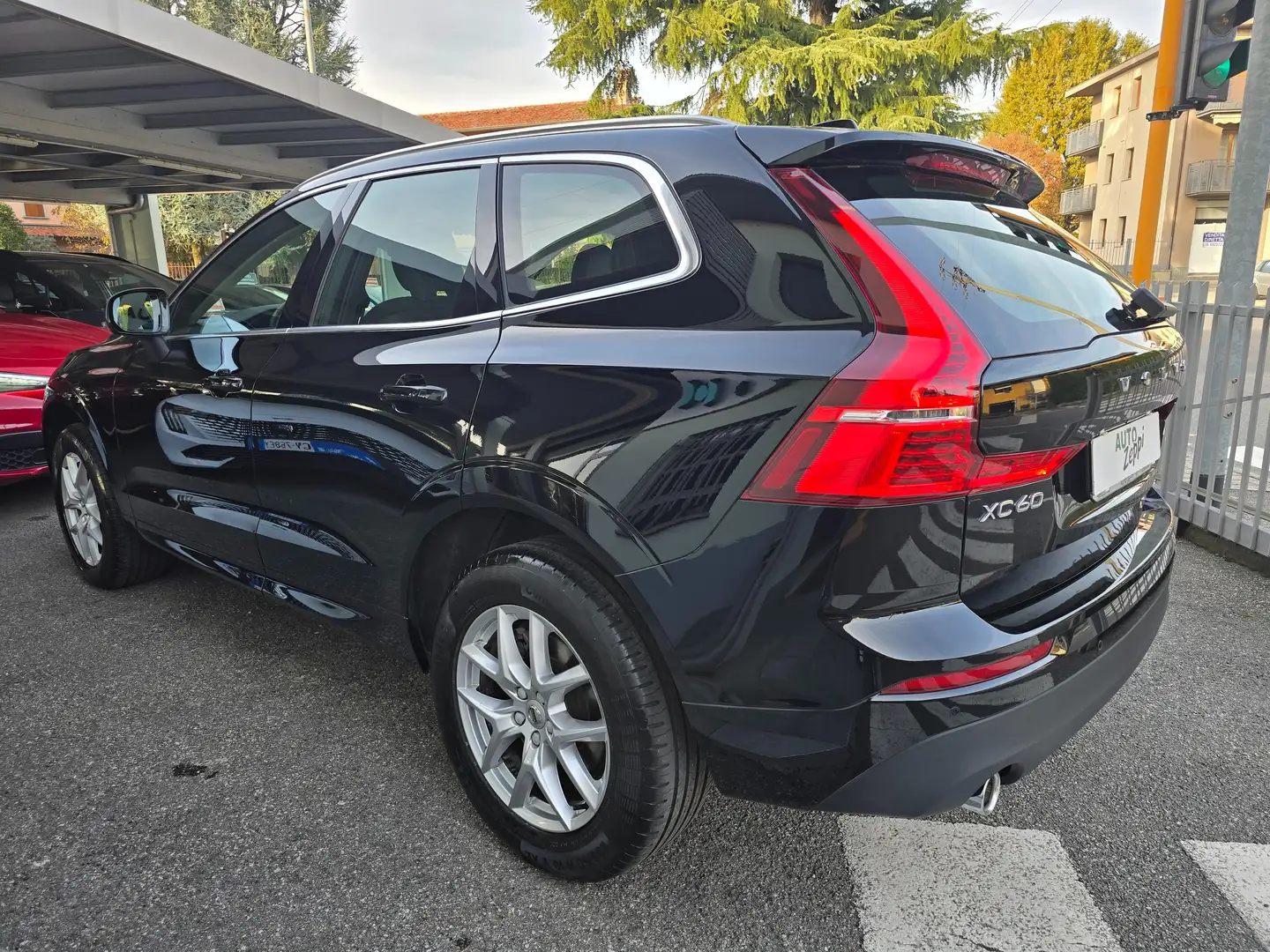 Volvo XC60 2.0 B4 D 197cv AWD AUT. Momentum Pro Noir - 2