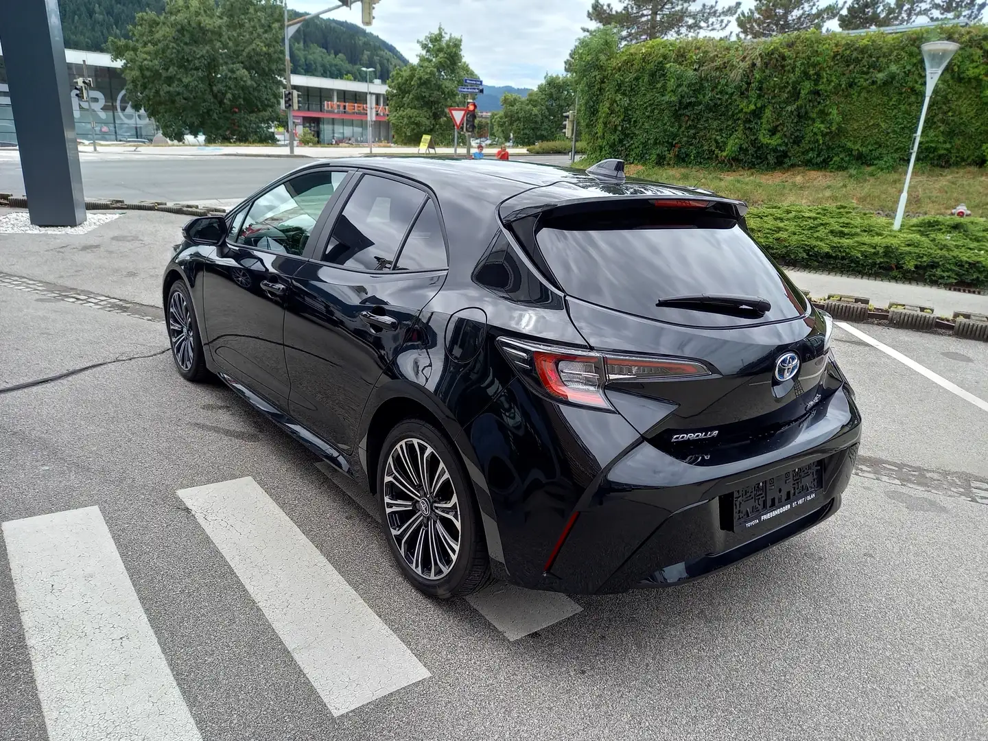 Toyota Corolla 1,8 Hybrid Active Drive Zwart - 2