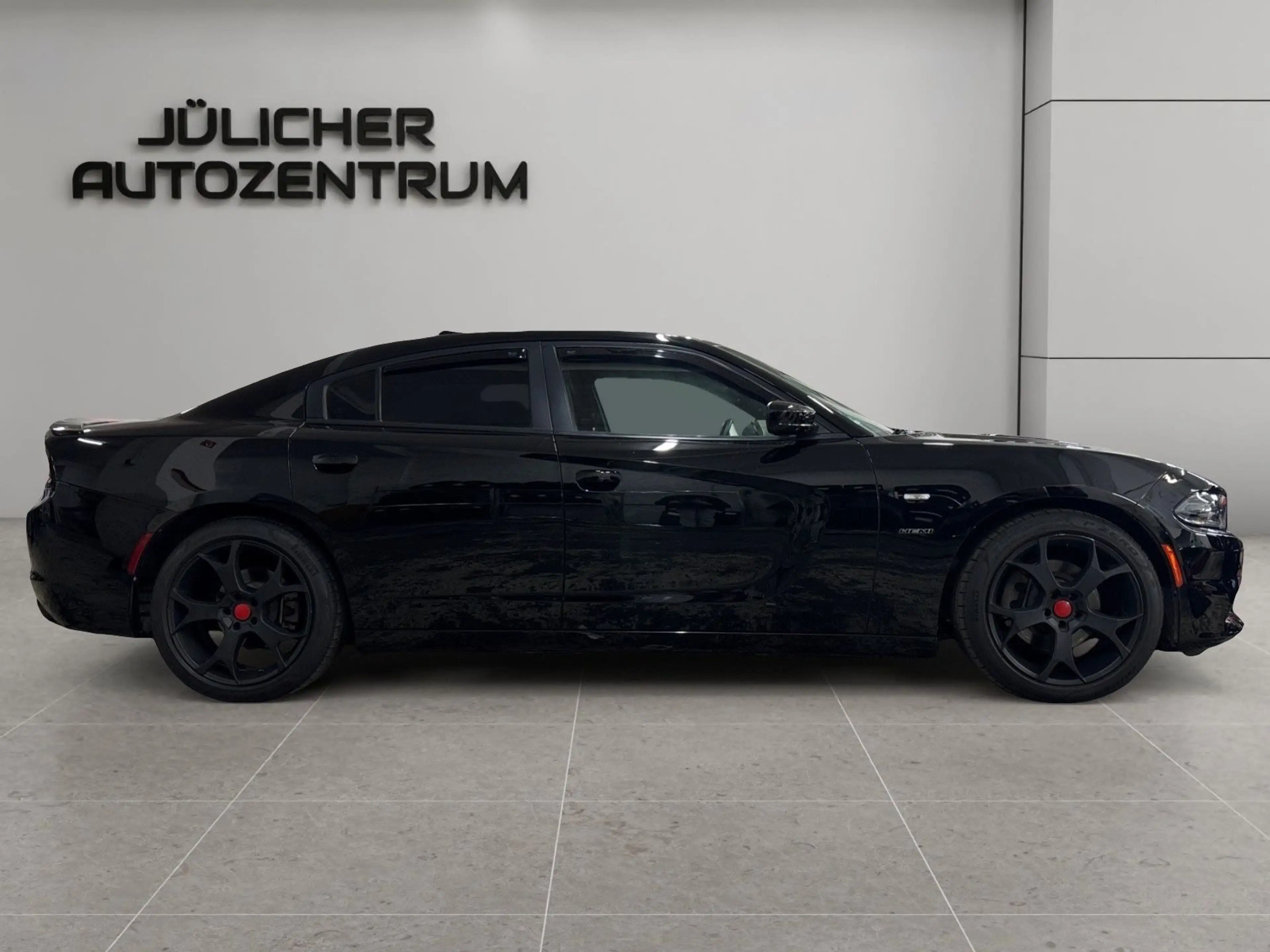 Dodge Charger 5.7 Automatik, Wenig Km, Guter Zustand — photo 2
