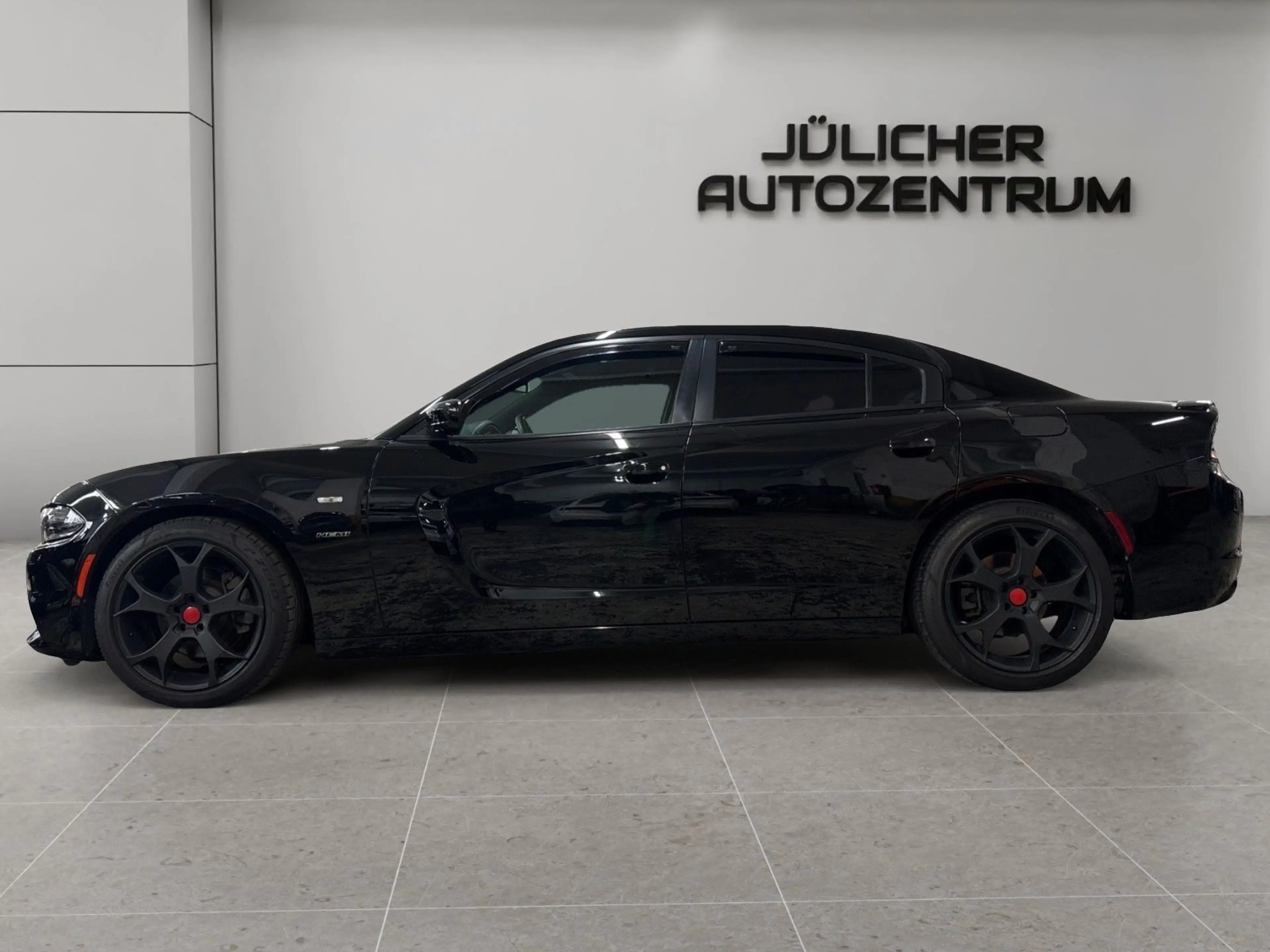 Dodge Charger 5.7 Automatik, Wenig Km, Guter Zustand — photo 5