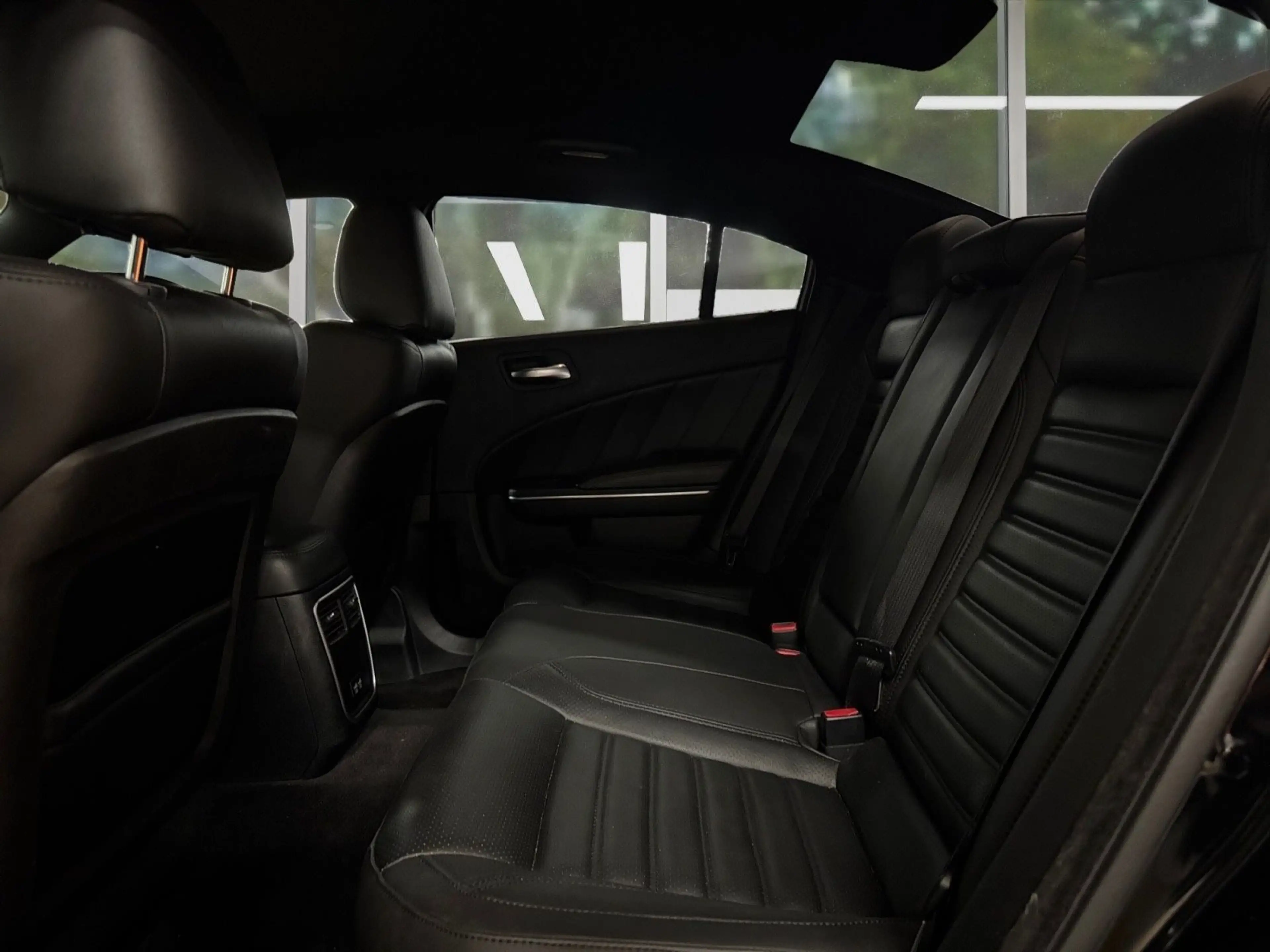 Dodge Charger 5.7 Automatik, Wenig Km, Guter Zustand — photo 8