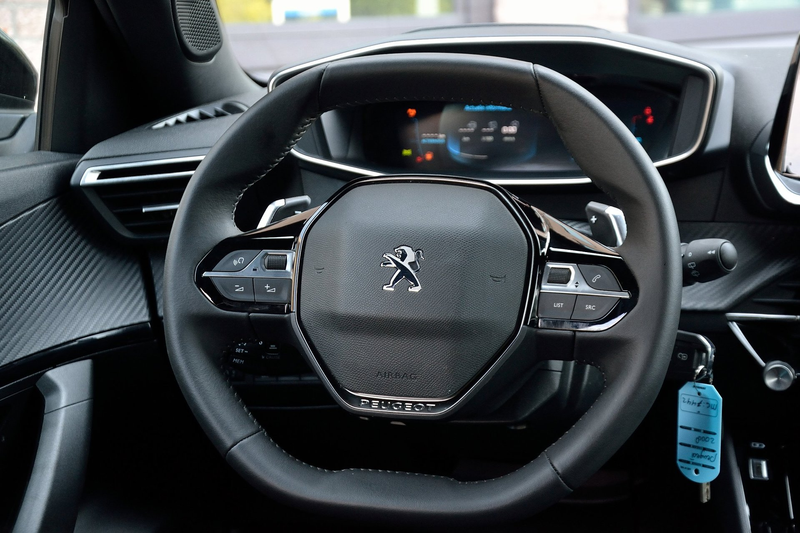 Peugeot 2008 1.2 PureTech Allure Pack 130PK Automaat | Navigati — photo 17