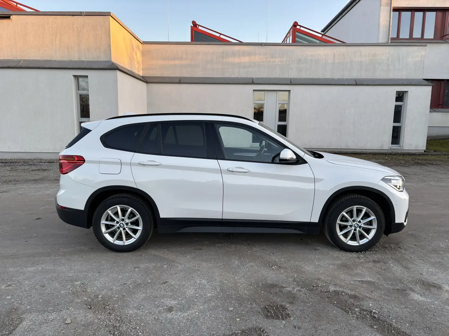 BMW X1 X1 xDrive18d Aut. Weiß - 2