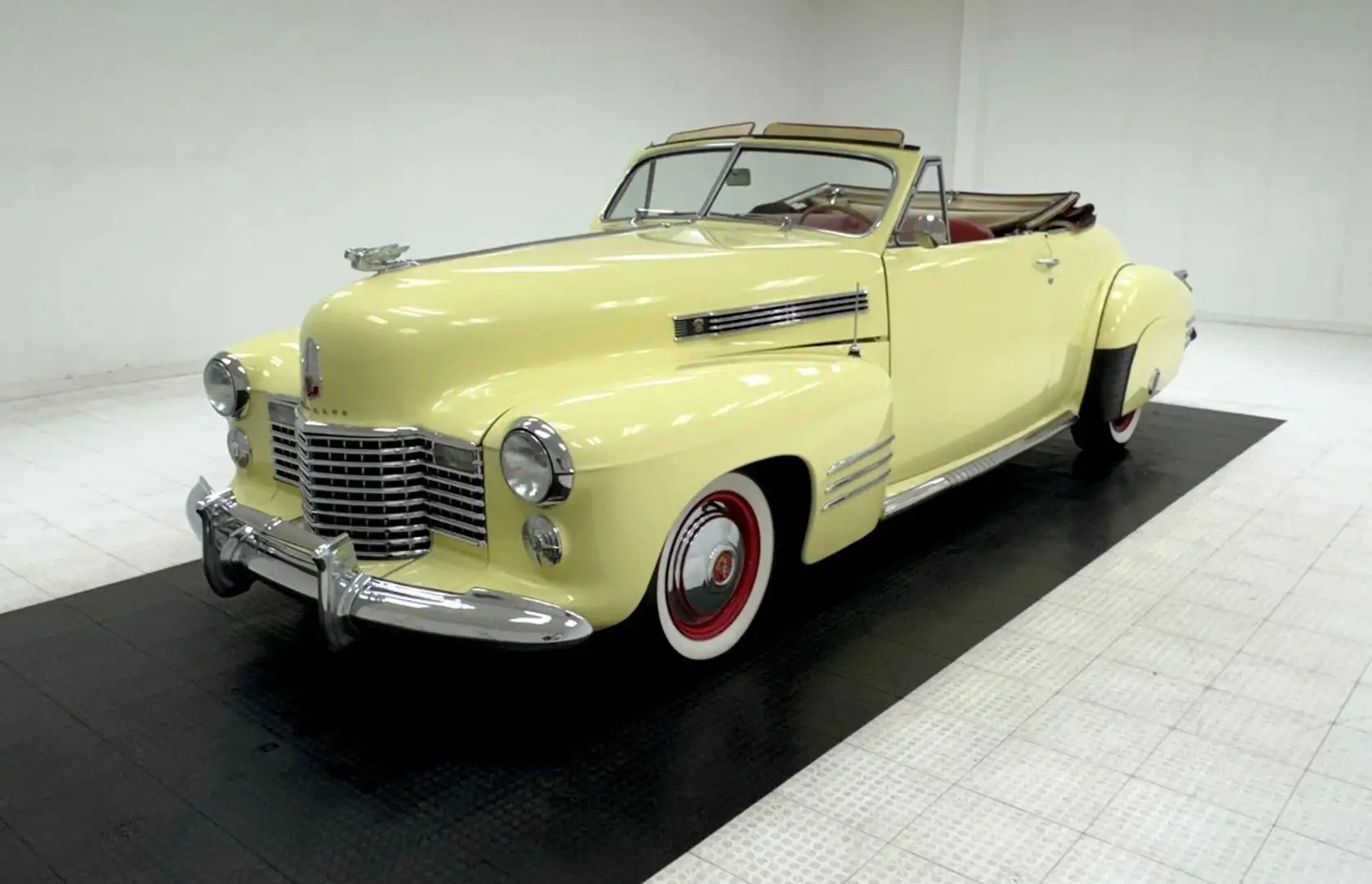 Cadillac Series 62 Convertible - 2