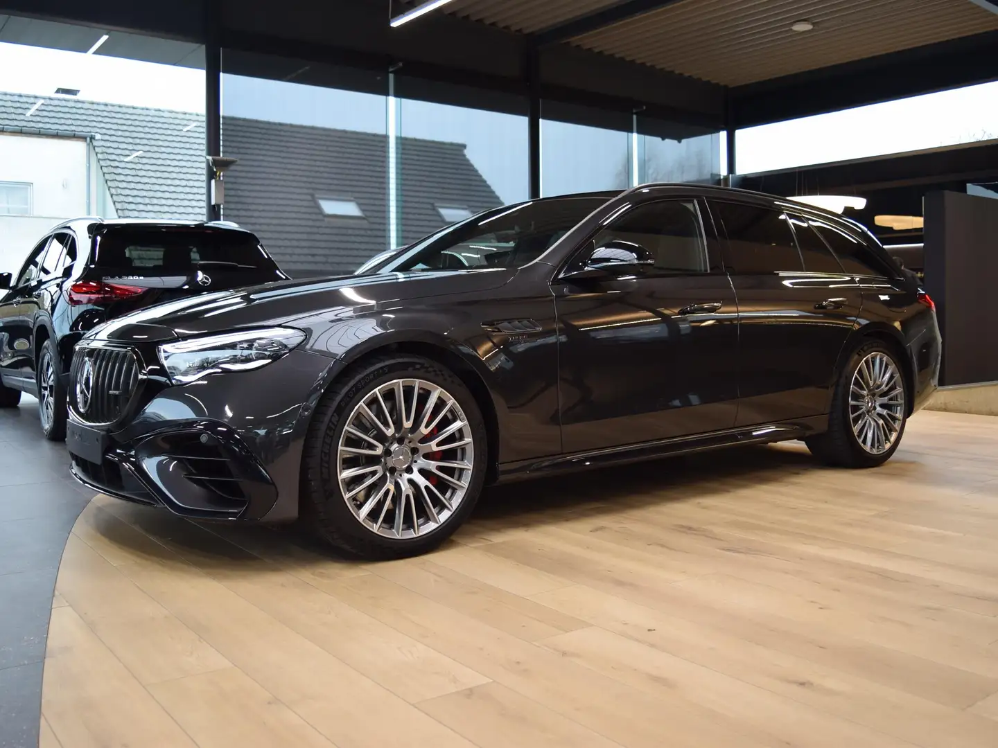 Mercedes-Benz E 53 AMG AMG E 53 T HYBRID 4Matic+ AMG SPEEDSHIFT TCT 9G Grijs - 1