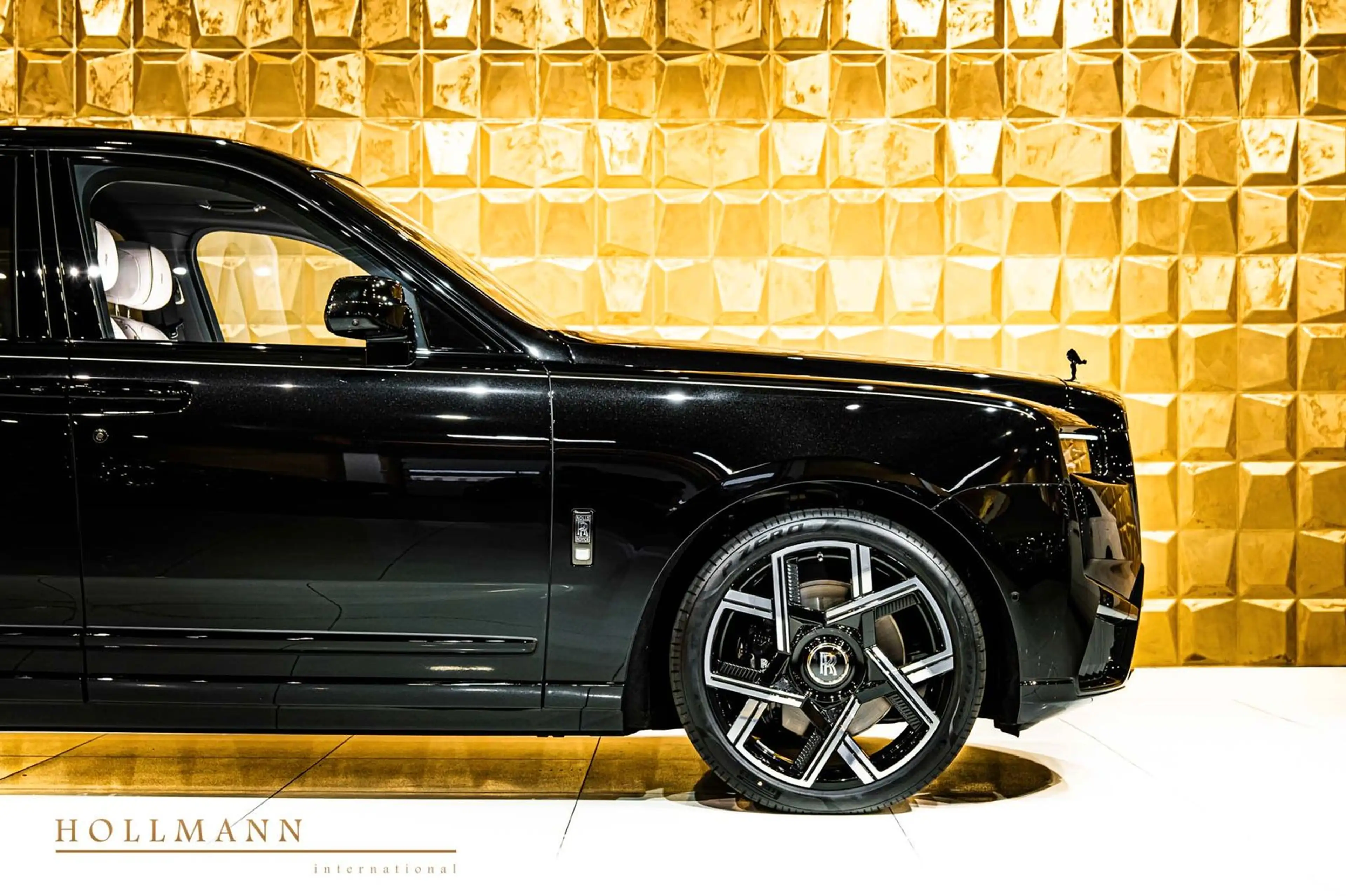 Rolls-Royce Cullinan CULLINAN SERIES II BLACK BADGE — photo 9