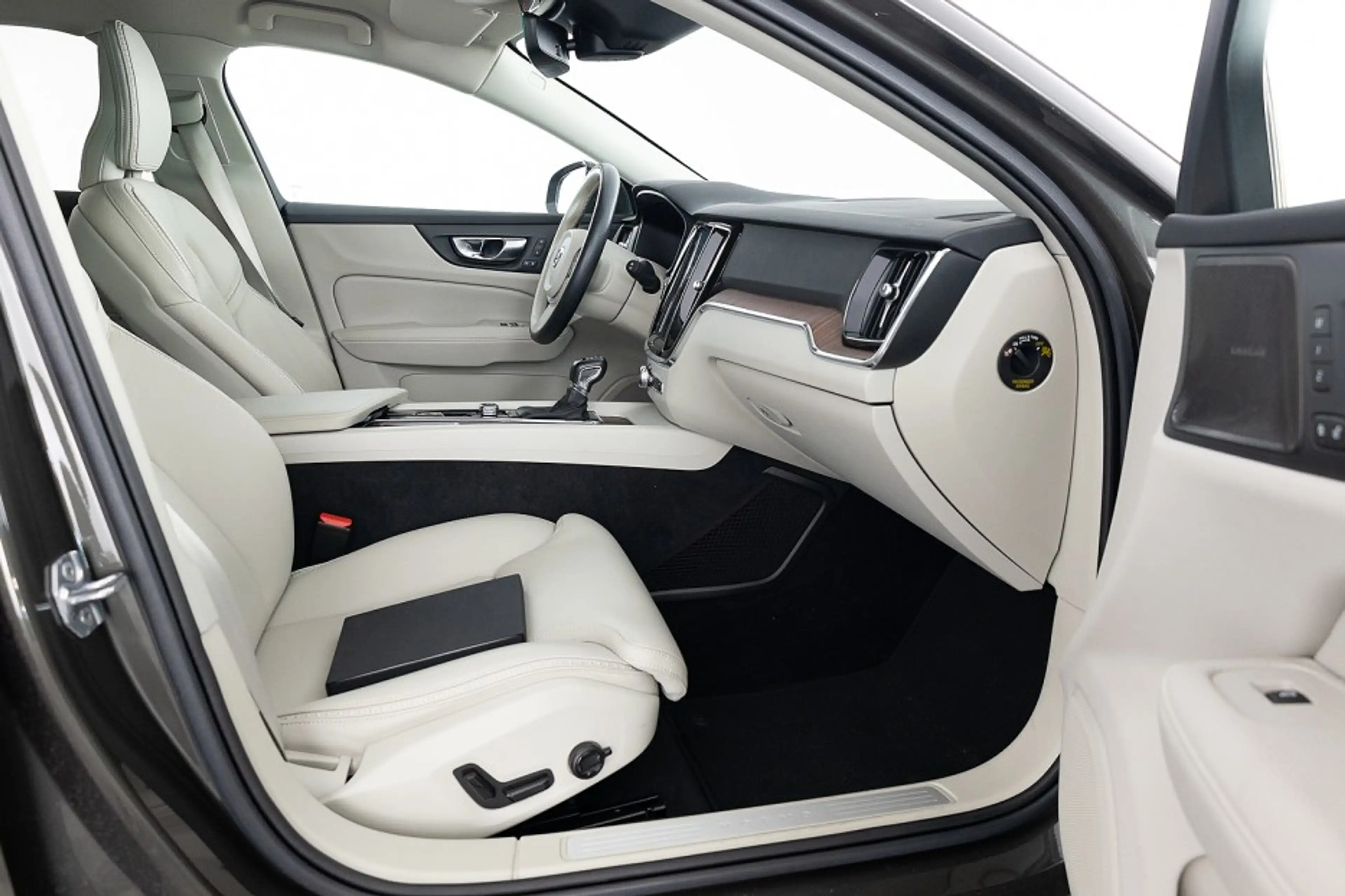 Volvo V60 Cross Country 2.0 T5 AWD Pro | LEDER | harman/kardon — photo 6