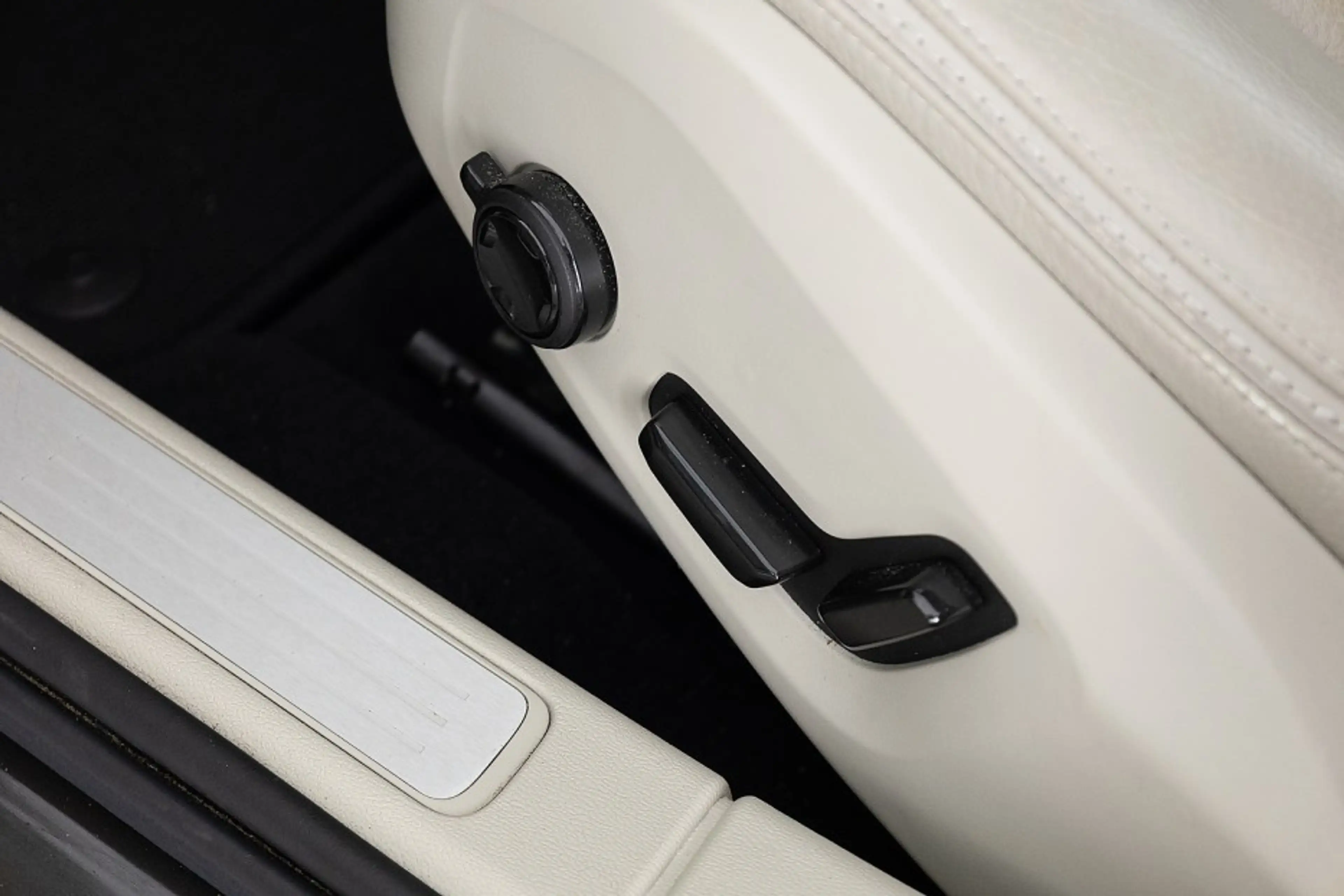 Volvo V60 Cross Country 2.0 T5 AWD Pro | LEDER | harman/kardon — photo 9