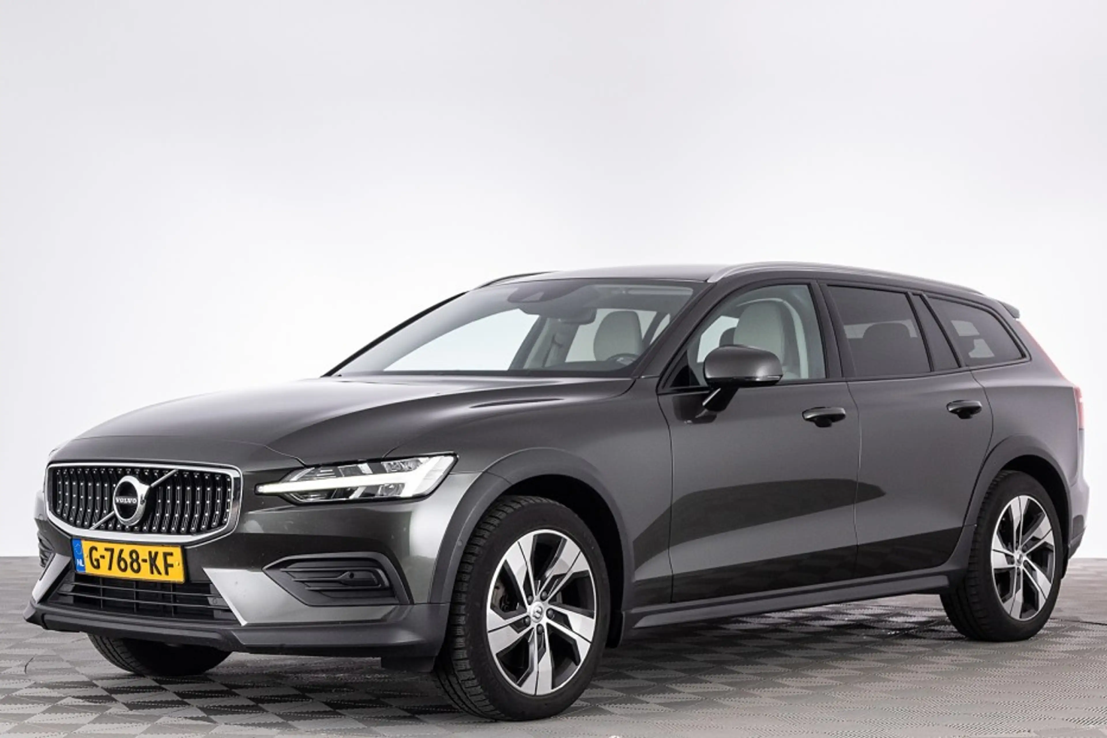 Volvo V60 Cross Country 2.0 T5 AWD Pro | LEDER | harman/kardon — photo 33